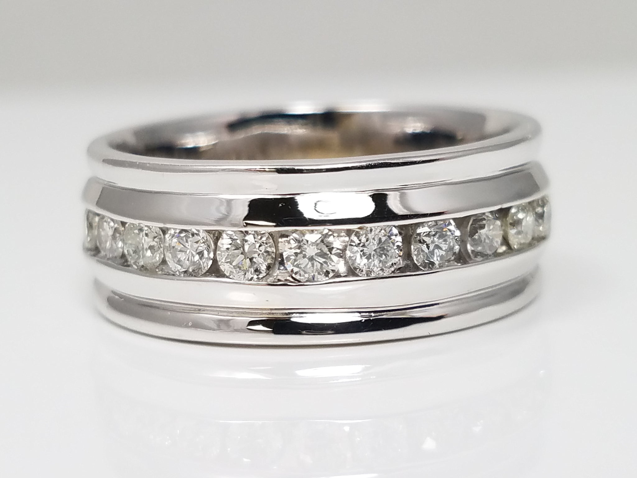 Dapper Men's 14k White Gold Natural Diamond Comfort Fit Wedding Ring Band