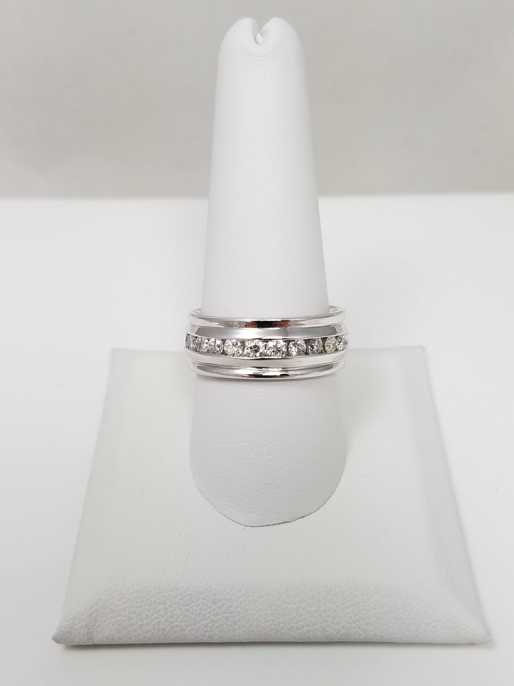 Dapper Men's 14k White Gold Natural Diamond Comfort Fit Wedding Ring Band