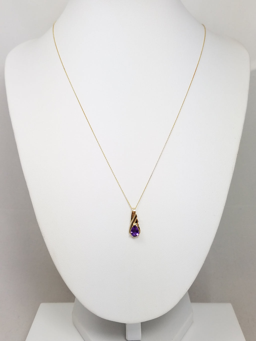 Soothing 18" 14k Yellow Gold Natural Amethyst Pendant Necklace