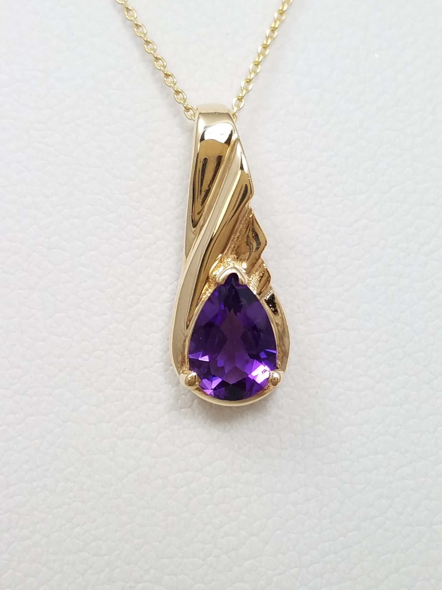 Soothing 18" 14k Yellow Gold Natural Amethyst Pendant Necklace