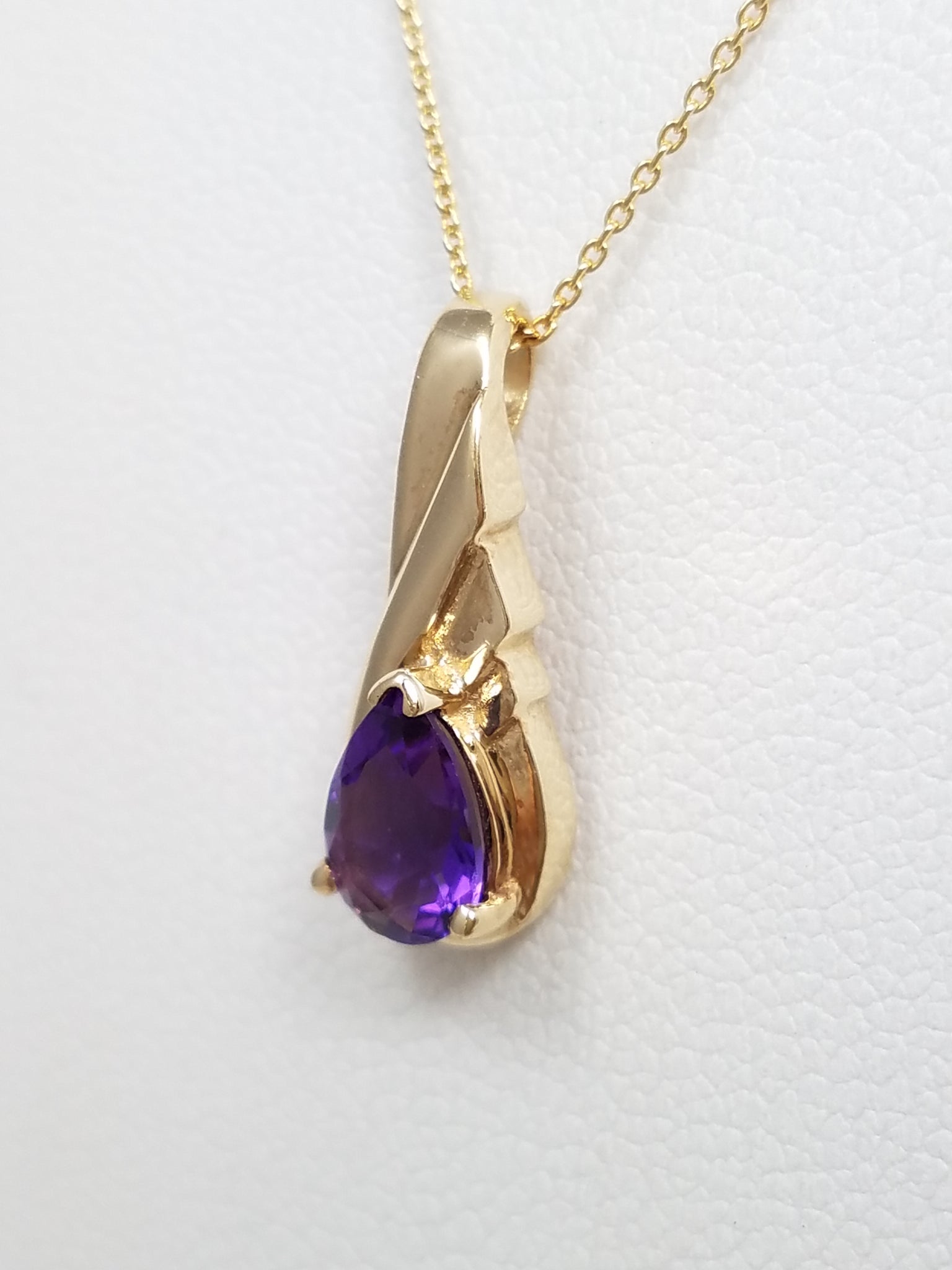 Soothing 18" 14k Yellow Gold Natural Amethyst Pendant Necklace