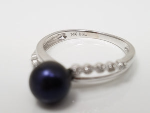 Lovely 14k White Gold Cultured Pearl Natural Diamond Ring