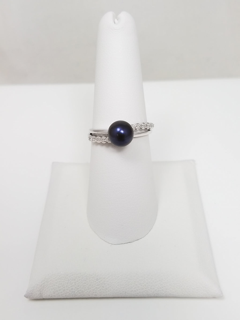 Lovely 14k White Gold Cultured Pearl Natural Diamond Ring