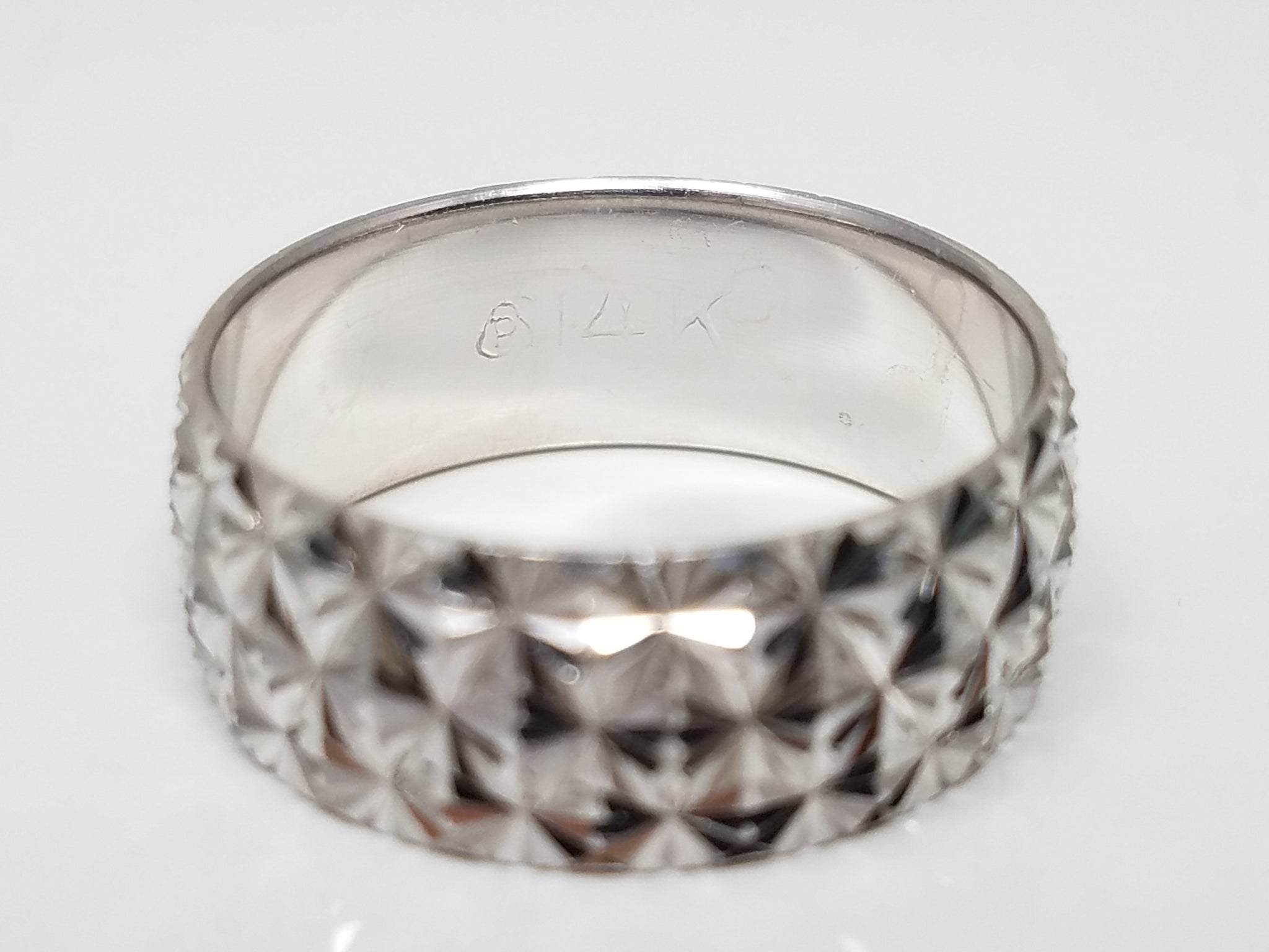New (from old stock) 14k White Gold Diamond Cut Pattern Ring