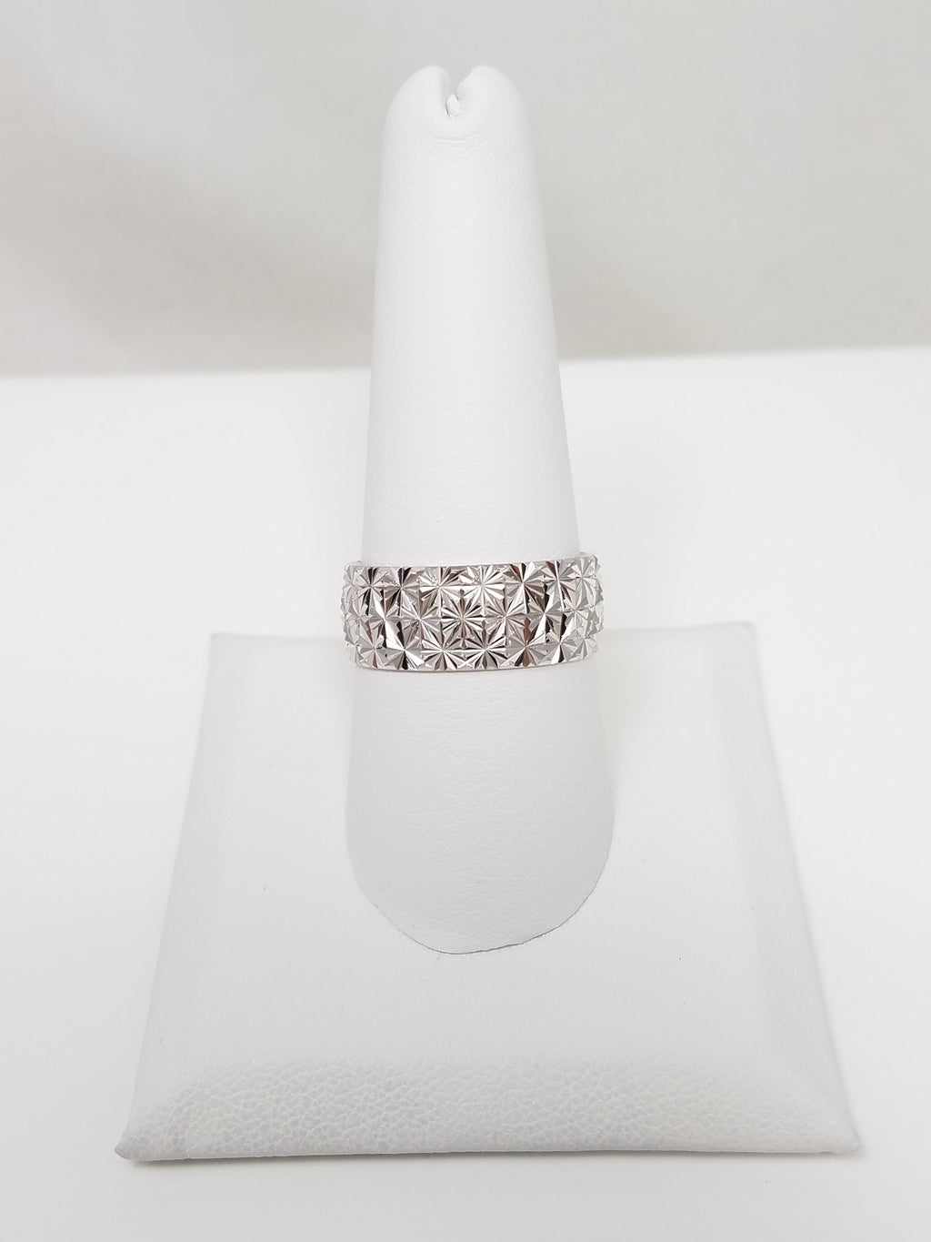 New (from old stock) 14k White Gold Diamond Cut Pattern Ring