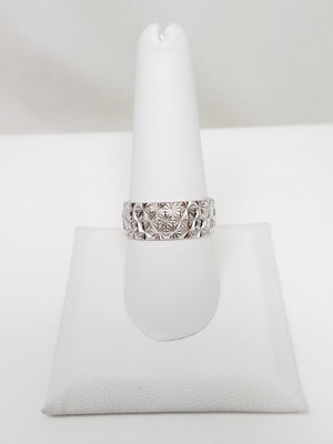 New (from old stock) 14k White Gold Diamond Cut Pattern Ring