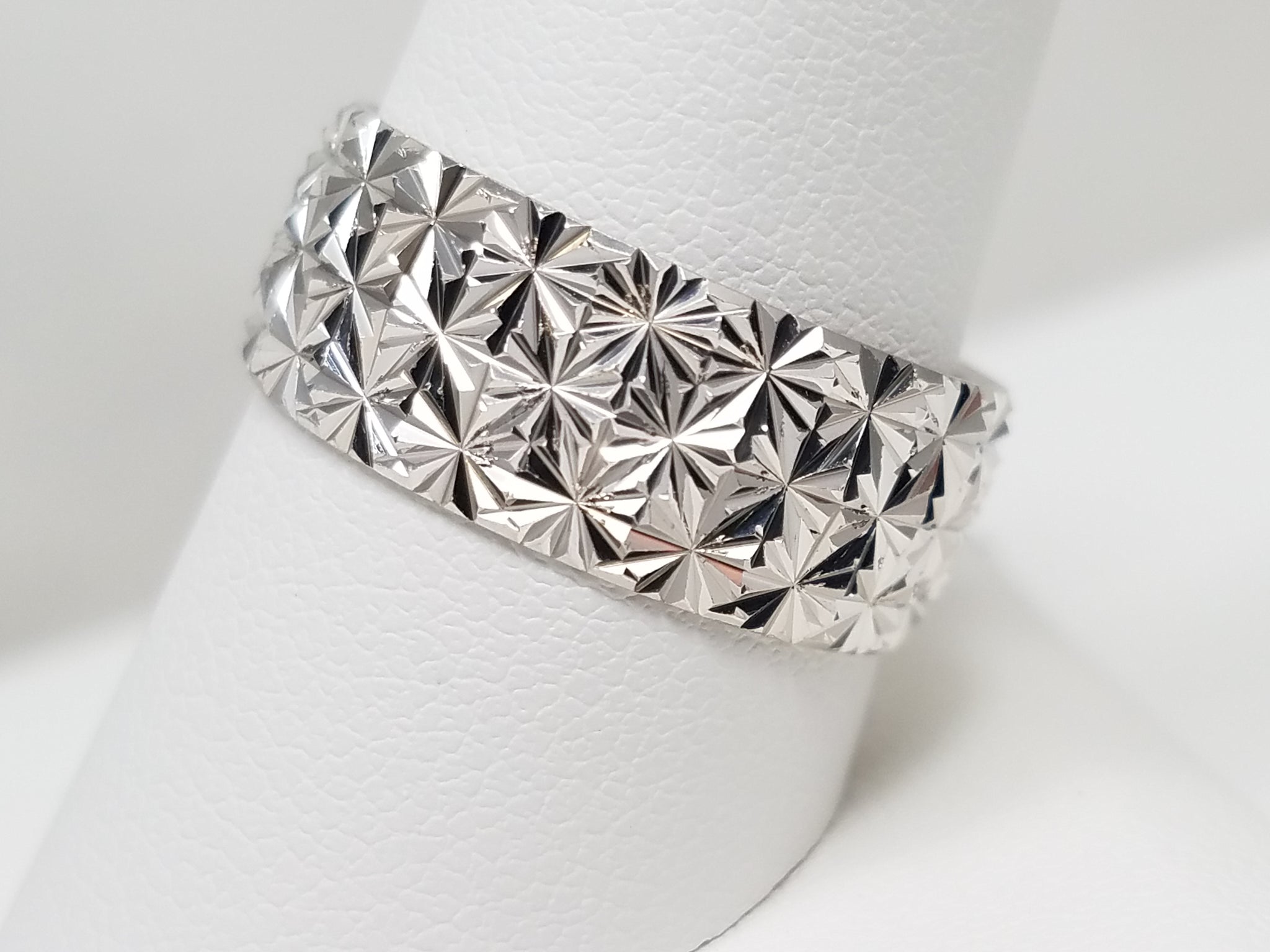 New (from old stock) 14k White Gold Diamond Cut Pattern Ring