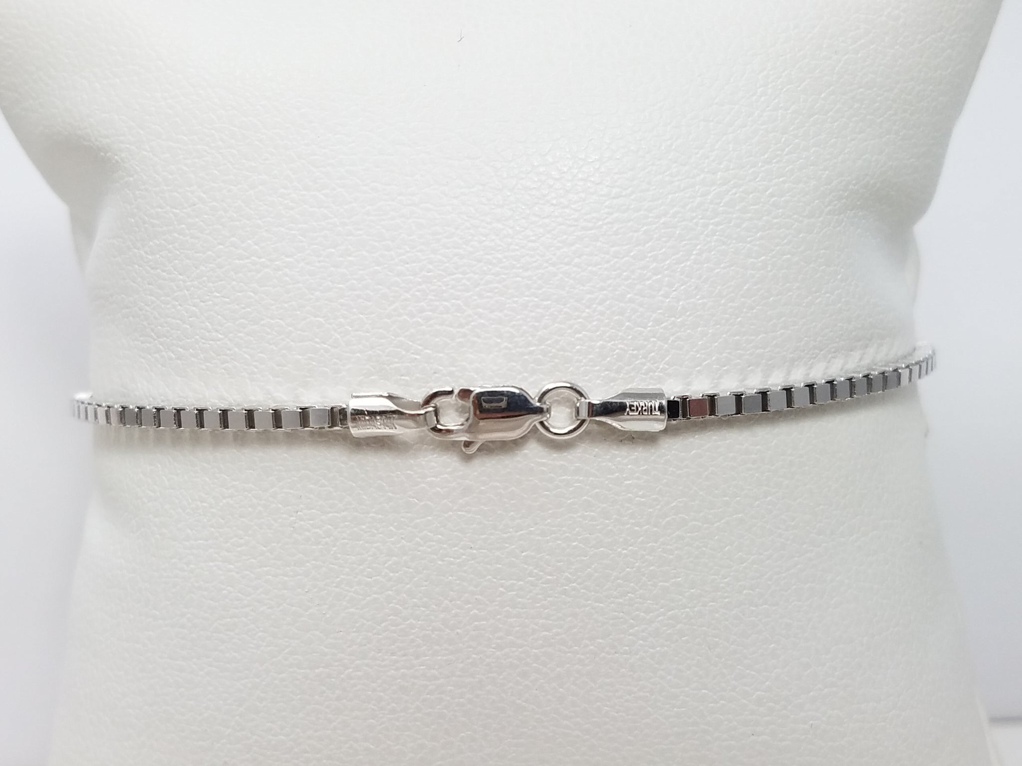 Gleaming 7" 14k White Gold Box Link Bracelet
