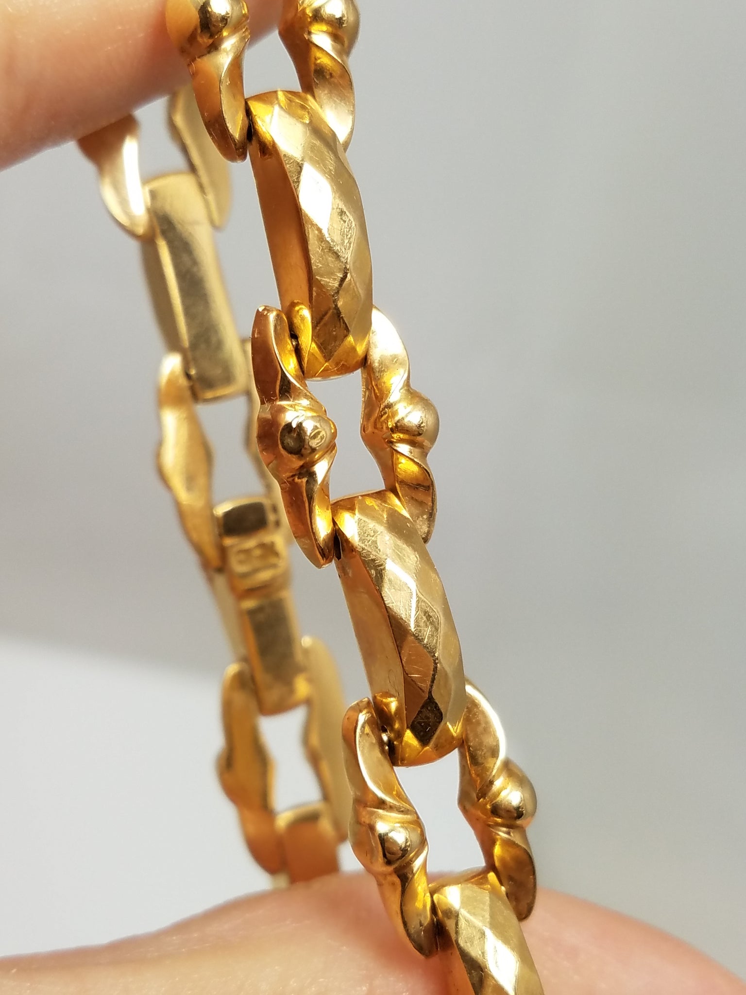 Gorgeous Vintage 7.75" 18k Yellow Gold 3-D Hollow Fancy Link Bracelet