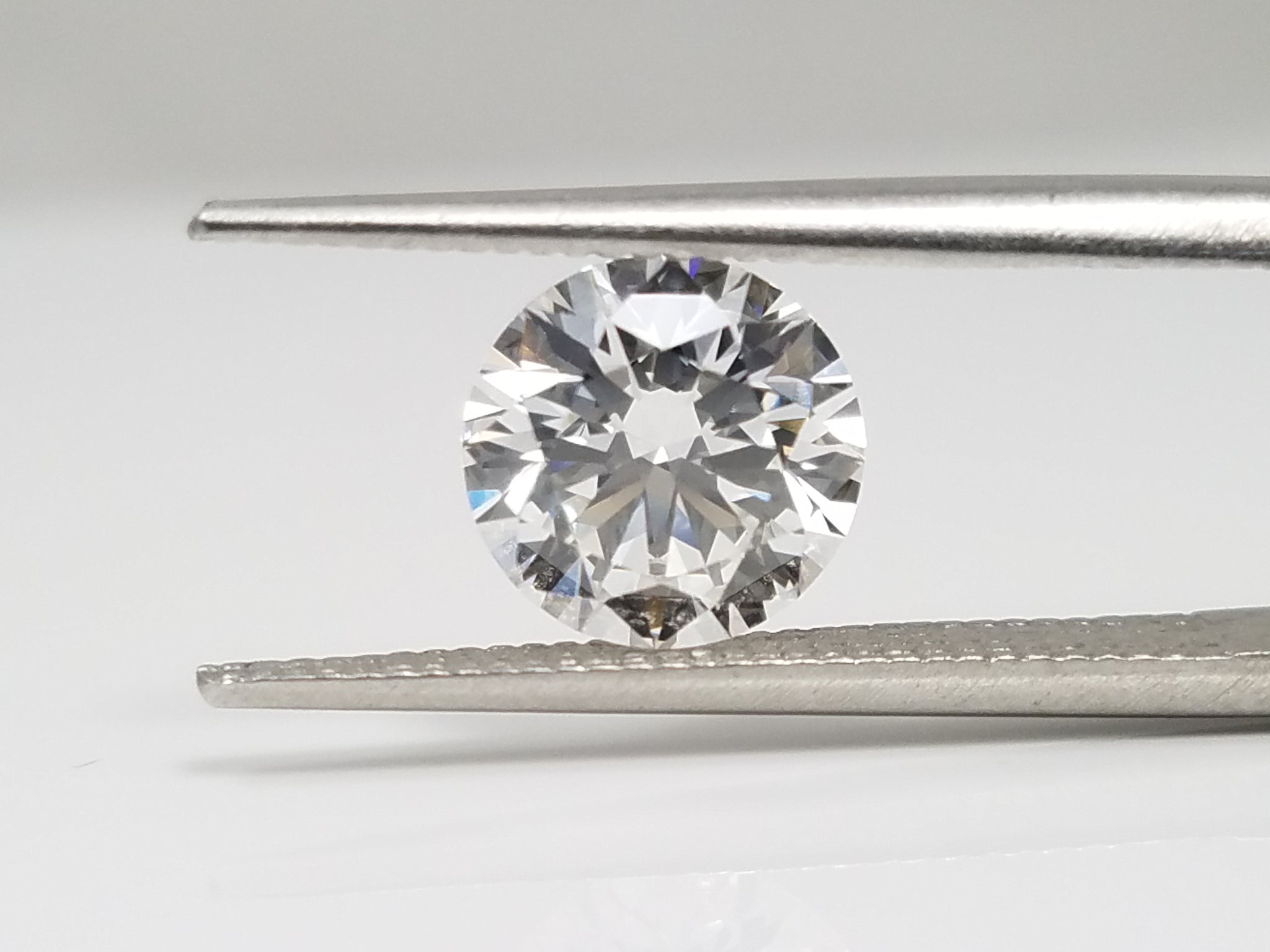 Dynamic NEW IGI Certified 1.63ct Round Lab Grown Diamond VVS2-F