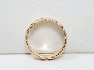 Captivating 14k Yellow Gold Wavy Ring Band