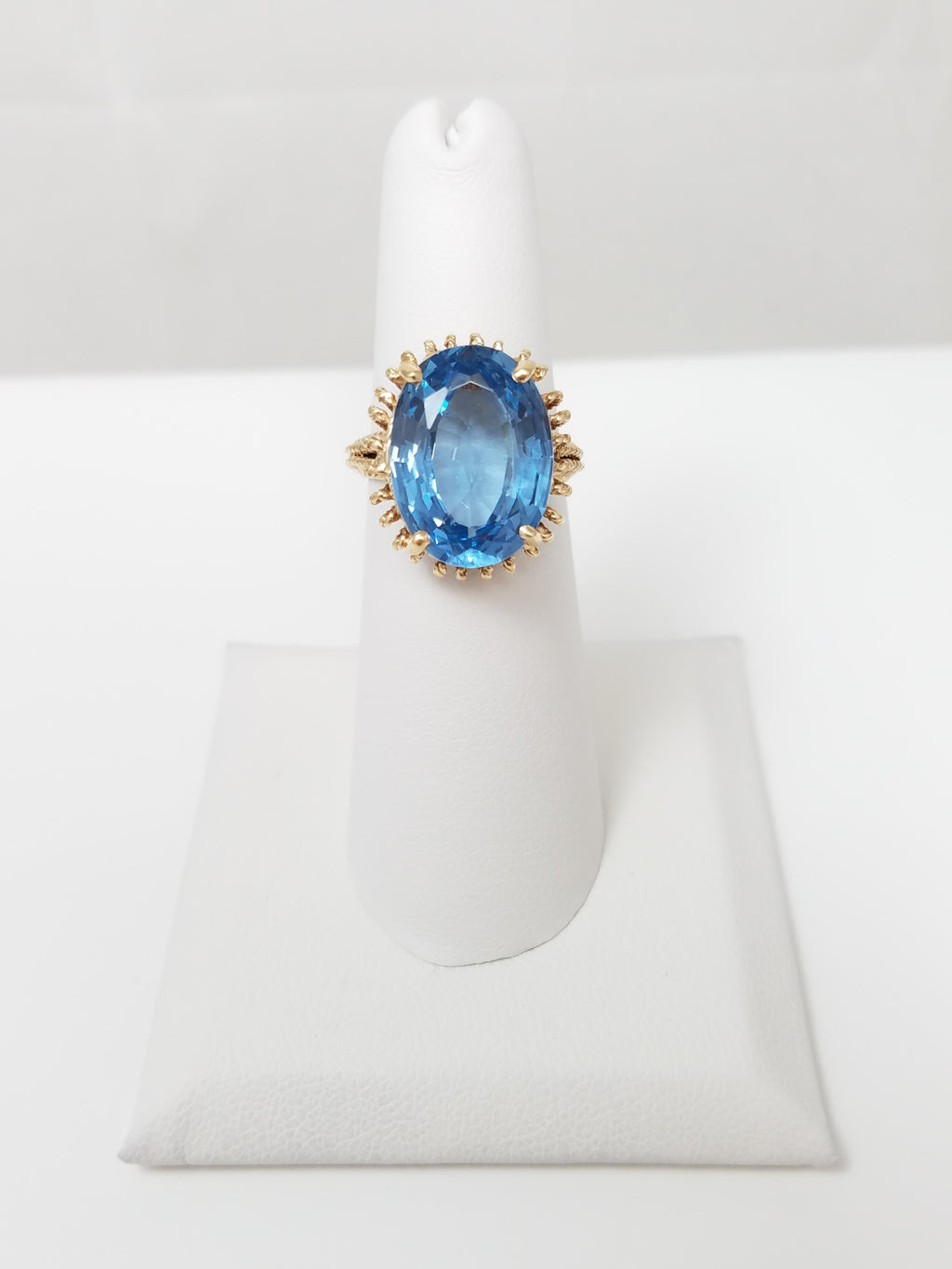 Brilliant 8k Yellow Gold Natural Blue Topaz Ring