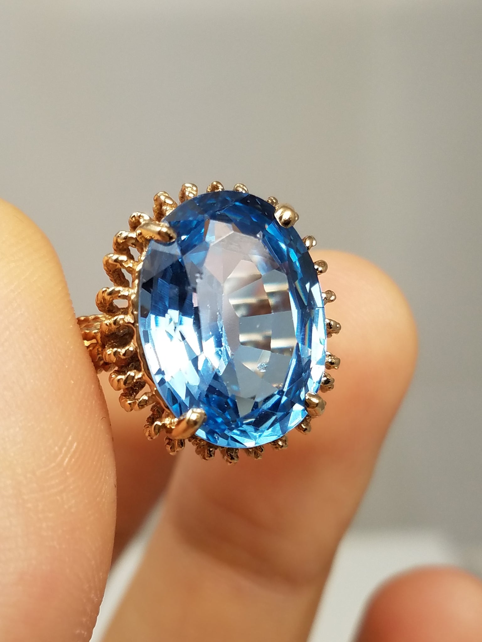 Brilliant 8k Yellow Gold Natural Blue Topaz Ring