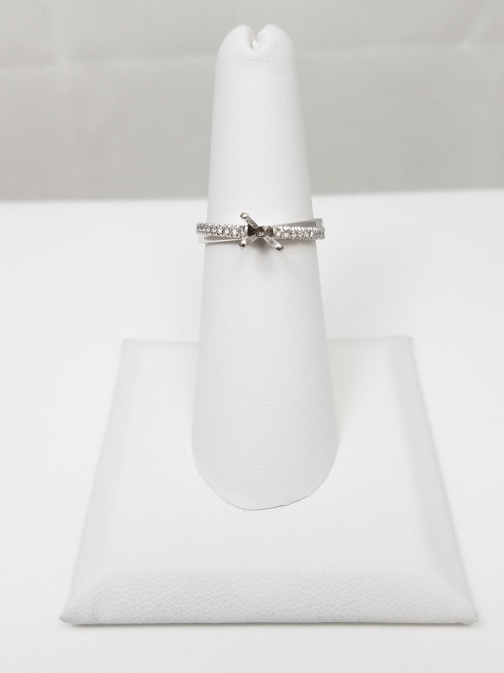 Simple 18k White Gold Natural Diamond Engagement Ring Mount