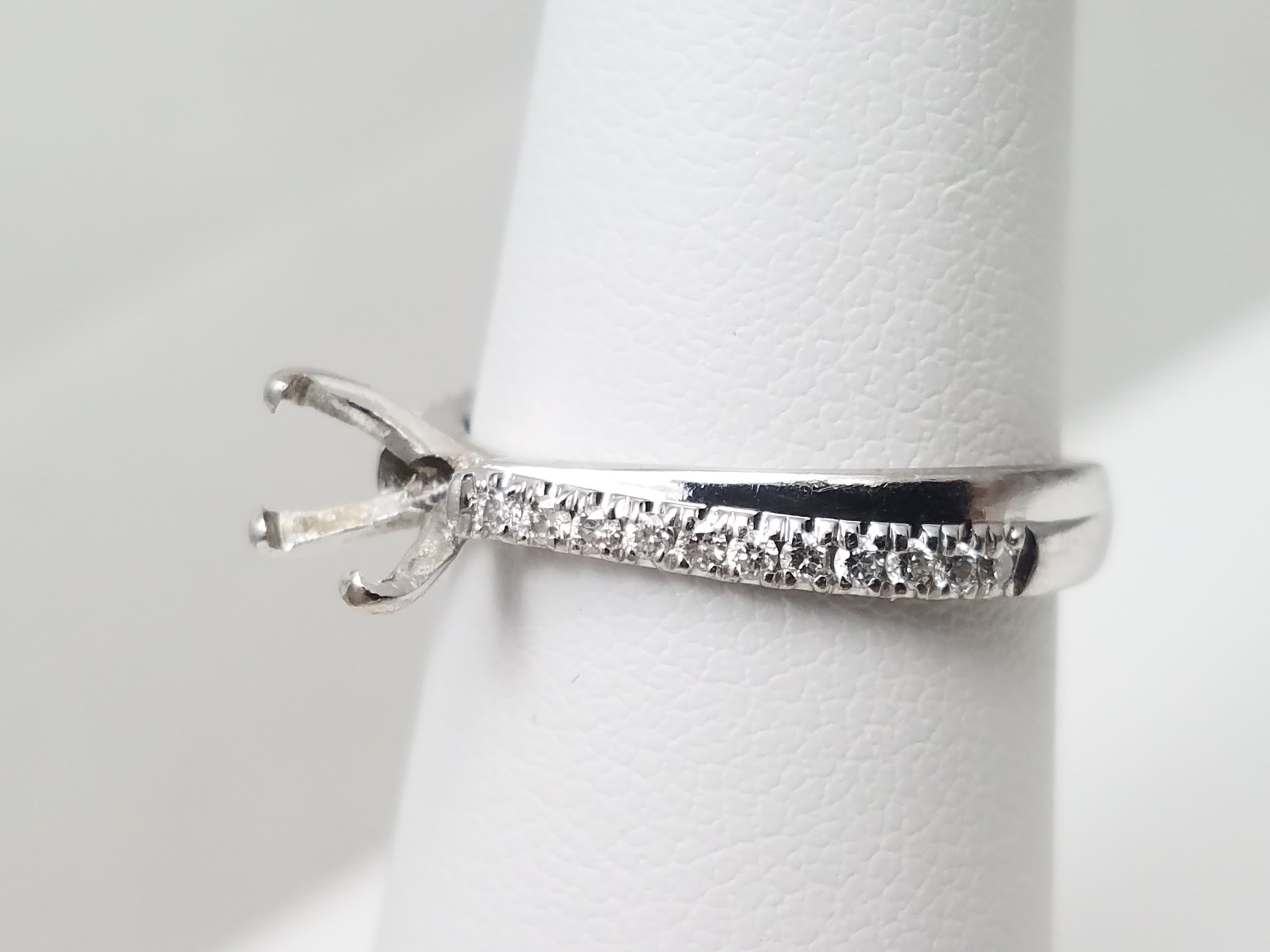 Simple 18k White Gold Natural Diamond Engagement Ring Mount