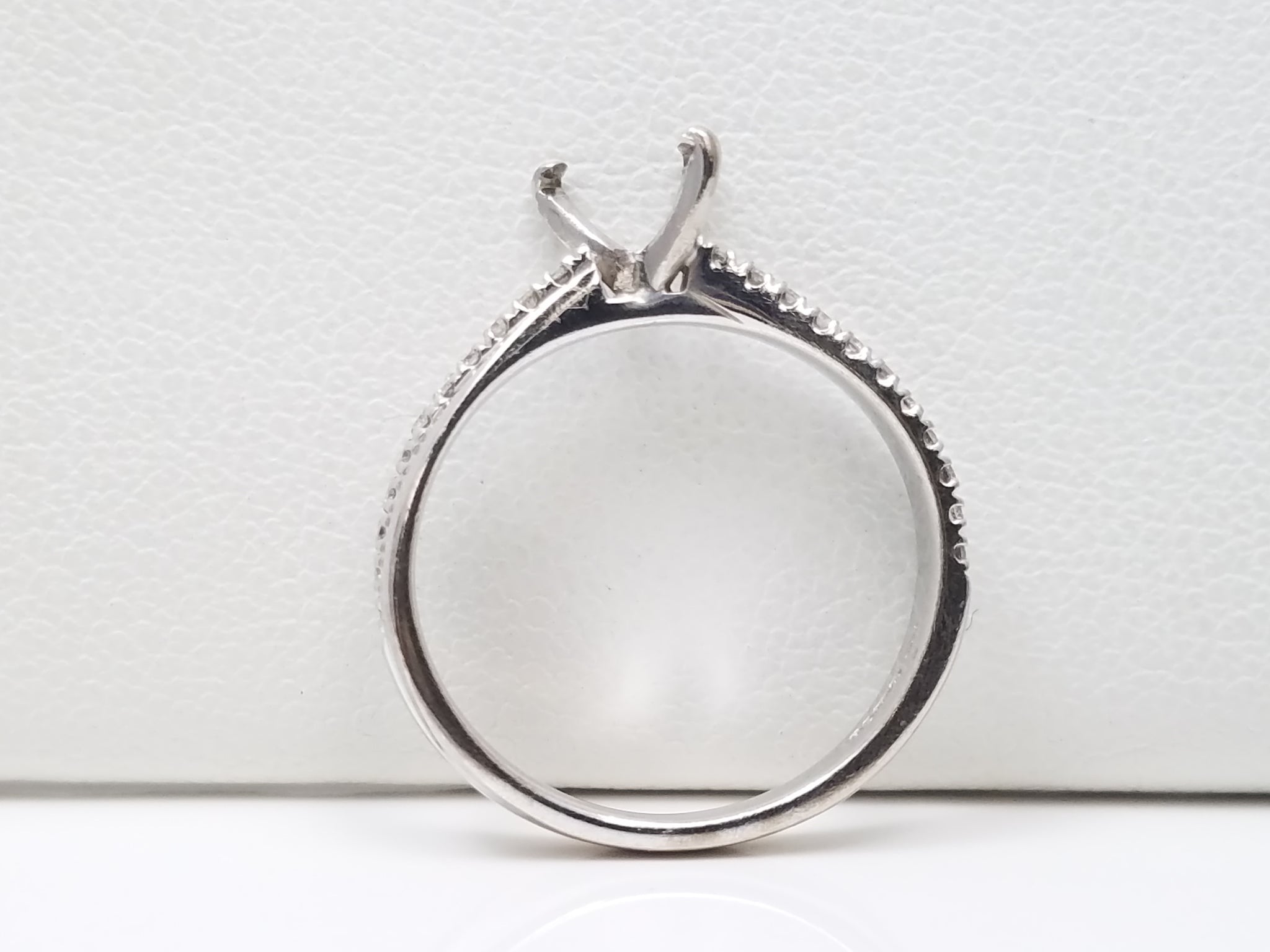 Simple 18k White Gold Natural Diamond Engagement Ring Mount