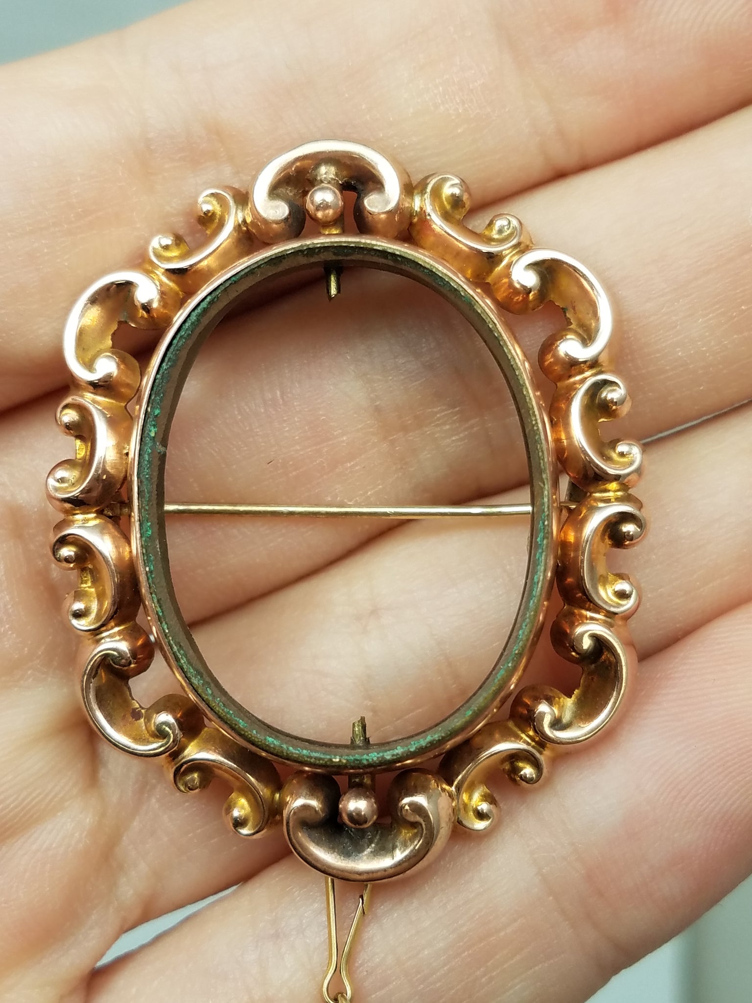 Victorian Era 8k Gold Brooch Pin Rotating Mount