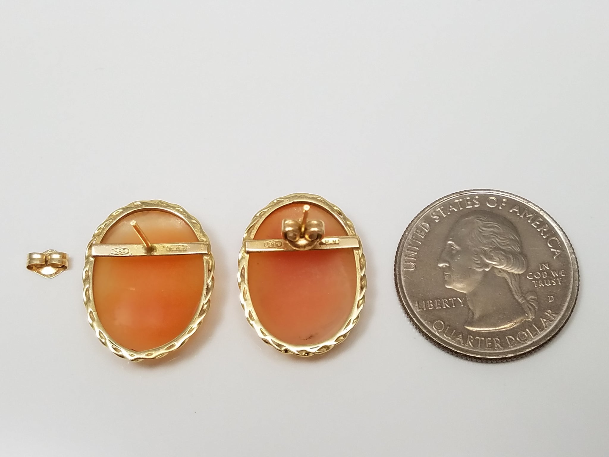 Lovely 14k Yellow Gold Carved Cameo Shell Earrings