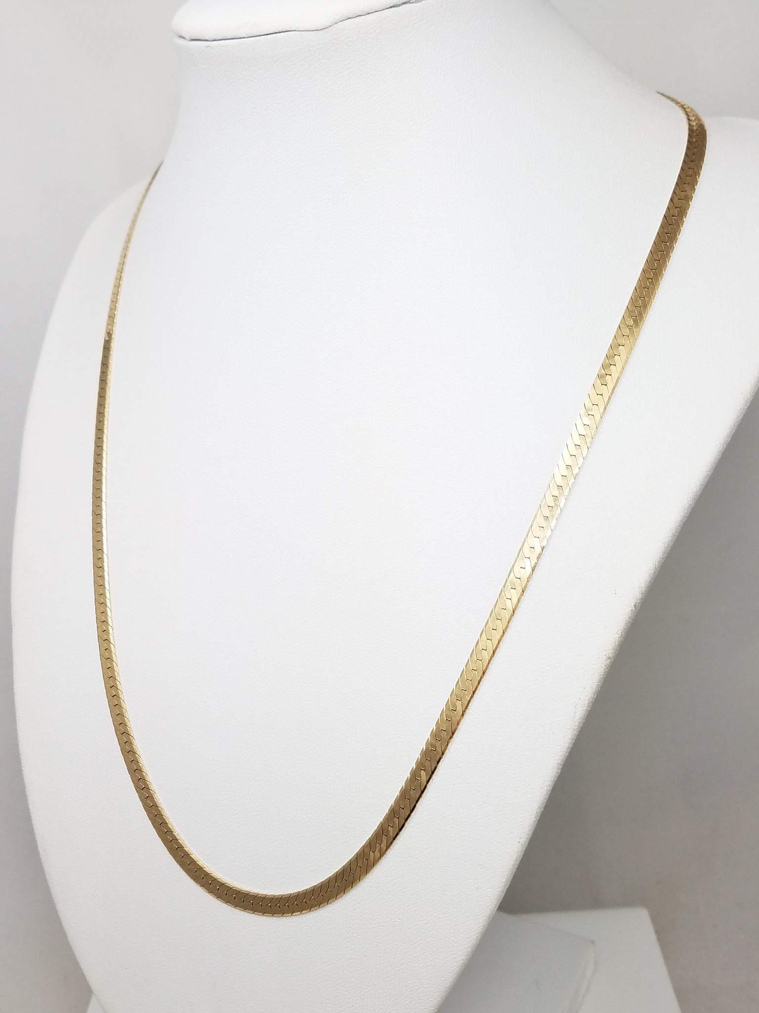 Attractive 20" 14k Yellow Gold Beveled Herringbone Chain Necklace