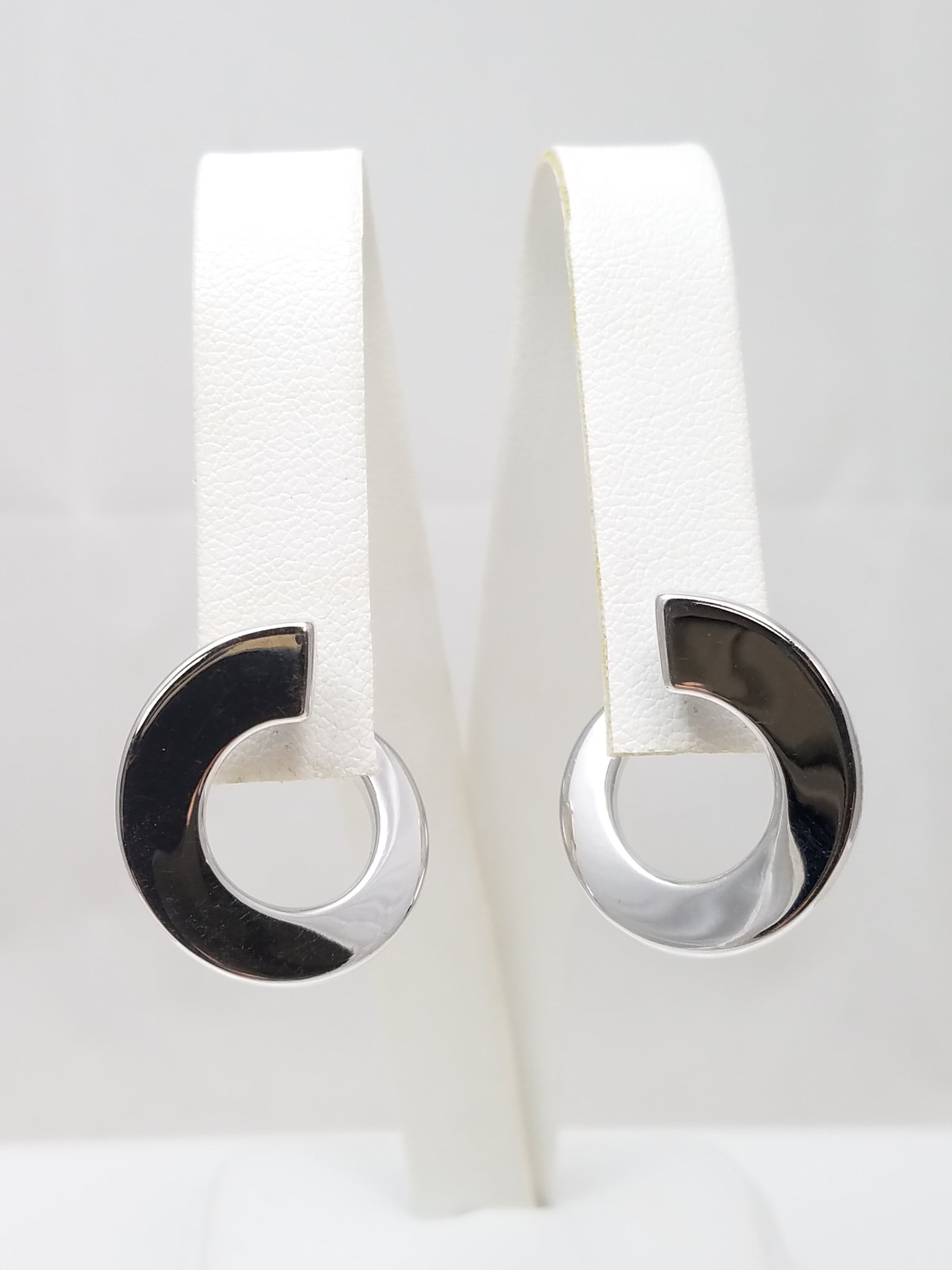 Modern Italian 18k White Gold Hoop Earrings