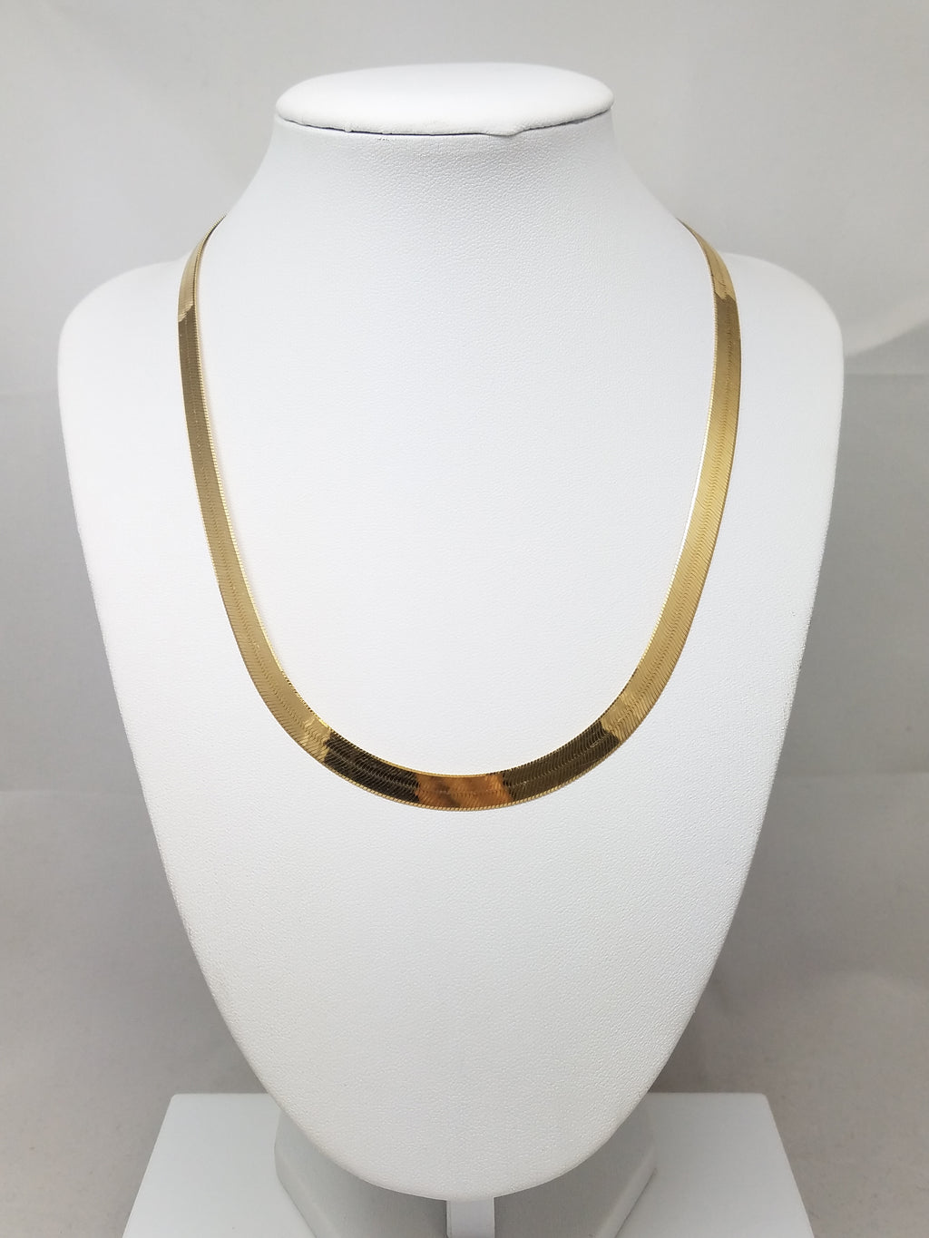 Classic 18" 10k Yellow Gold Herringbone Chain Necklace