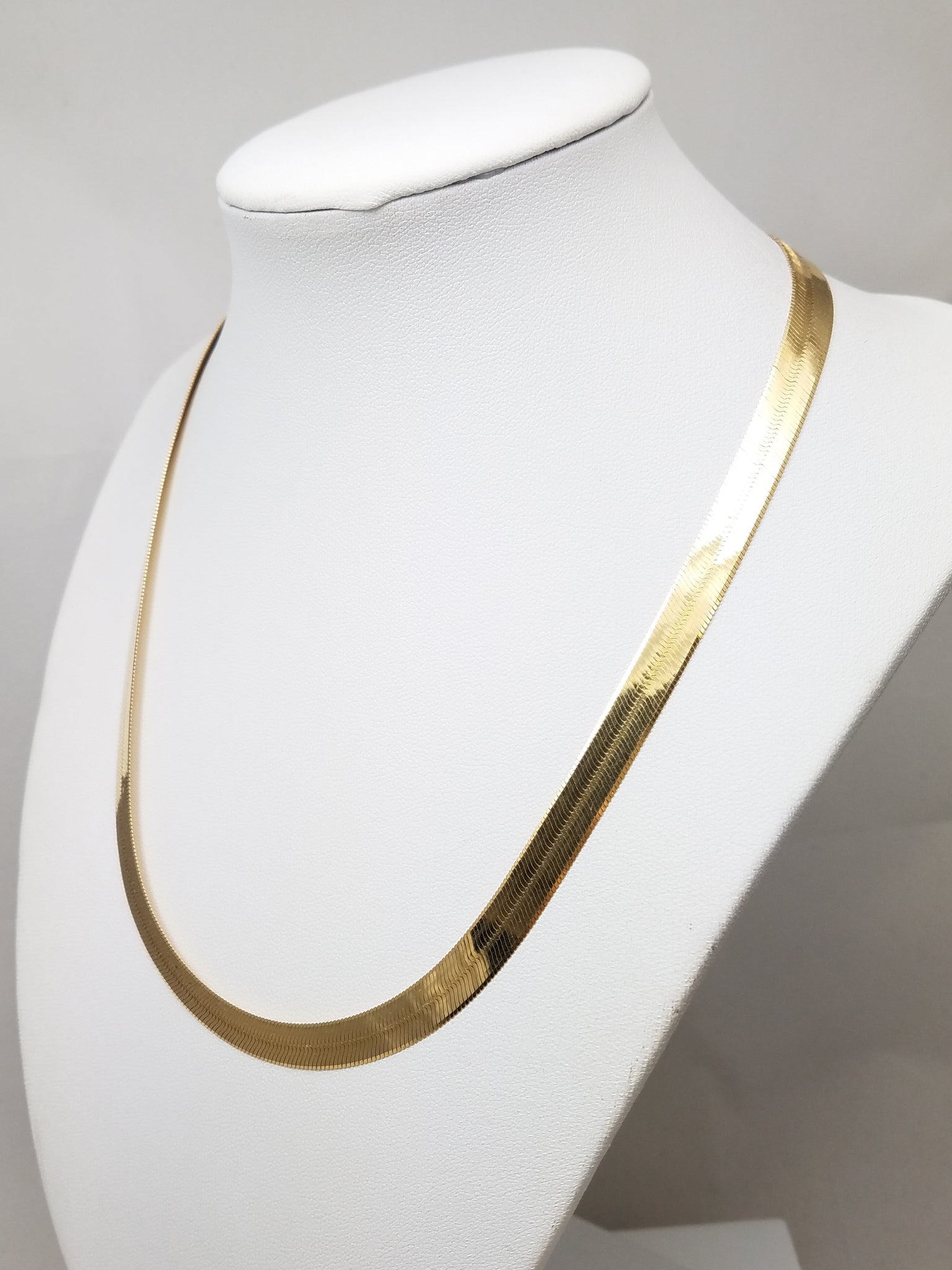 Classic 18" 10k Yellow Gold Herringbone Chain Necklace