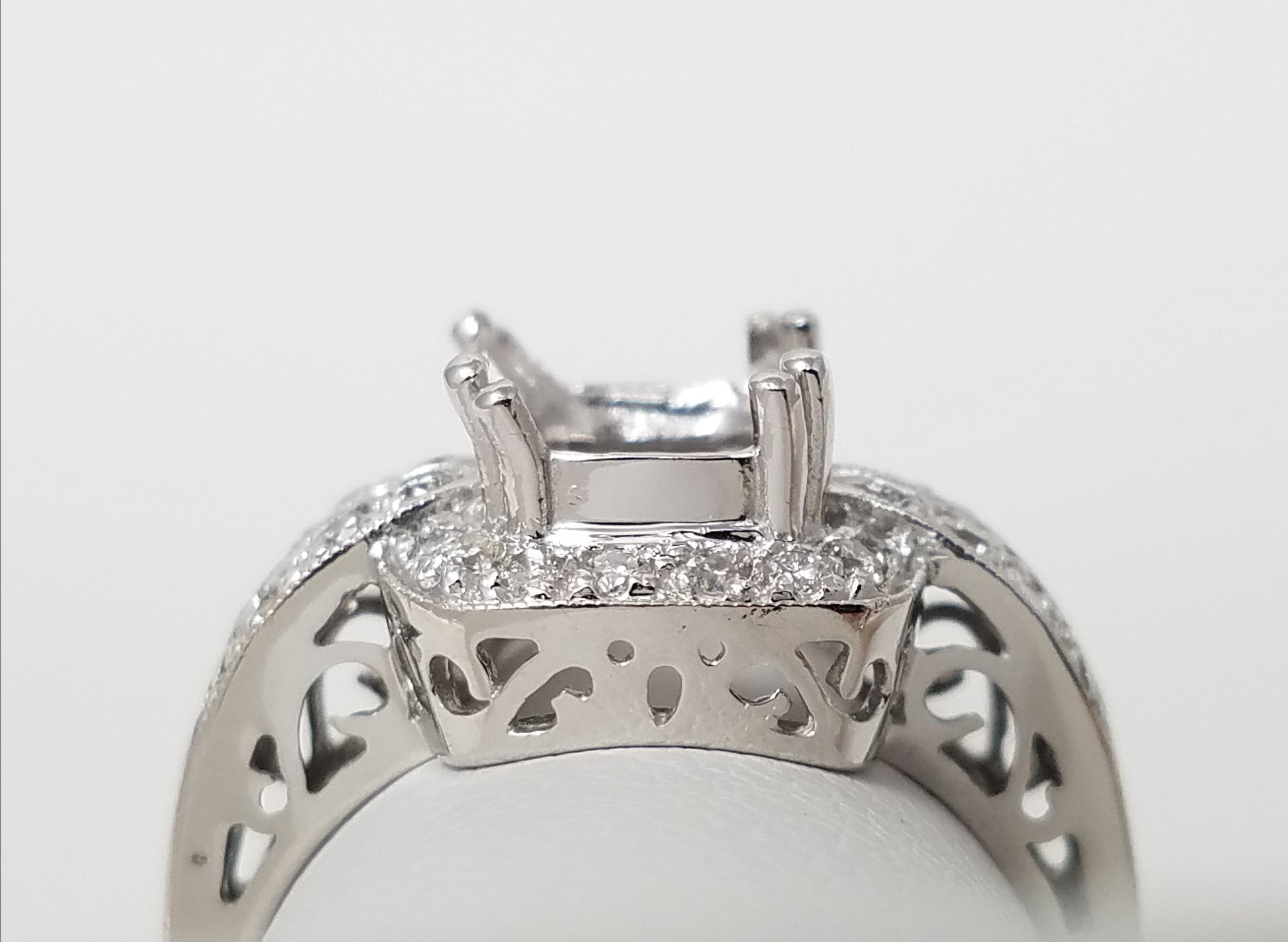 Stunning 14k White Gold Natural Diamond Ring Mount