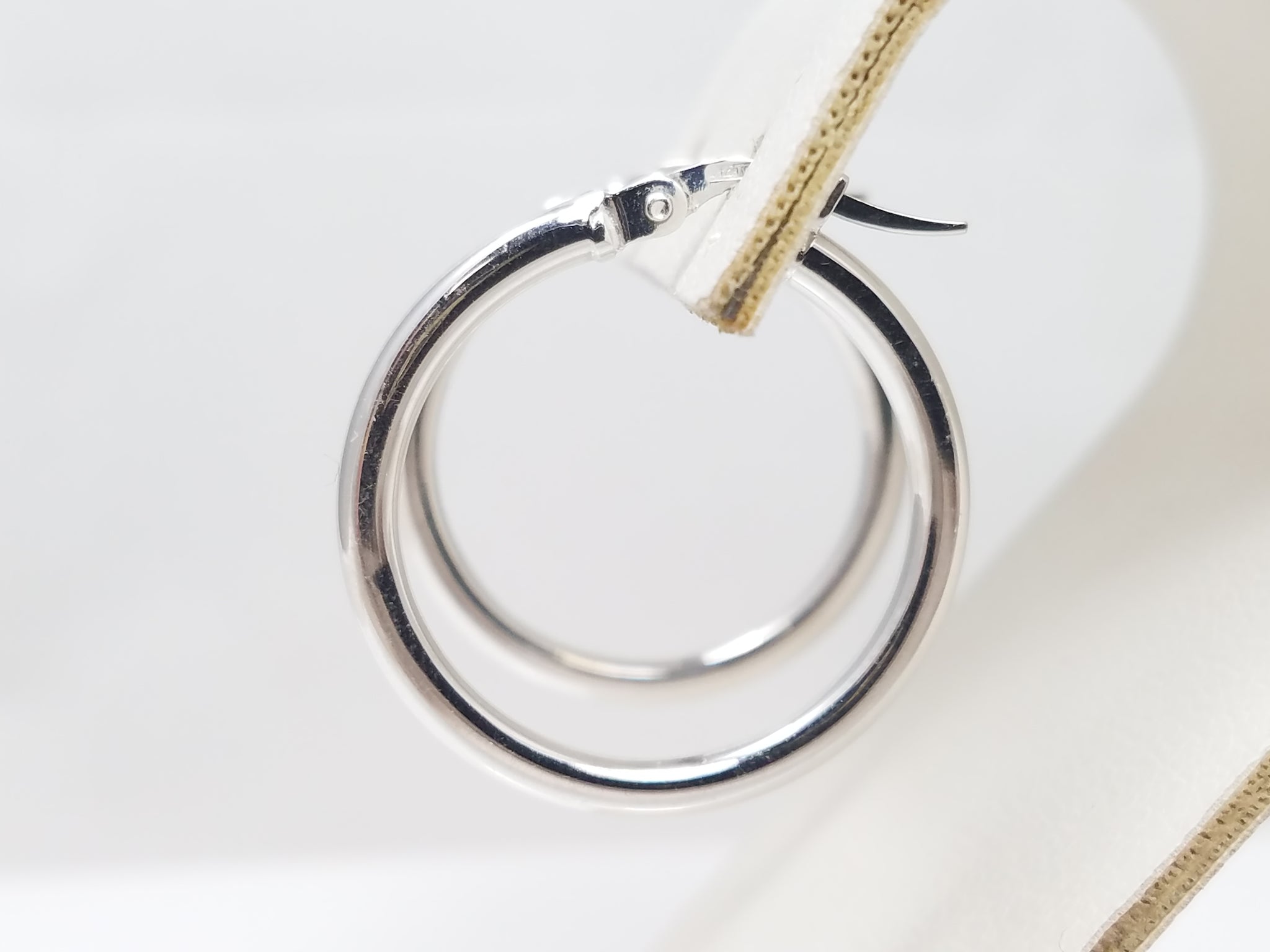 Classic 18k White Gold Hollow Hoop Earrings