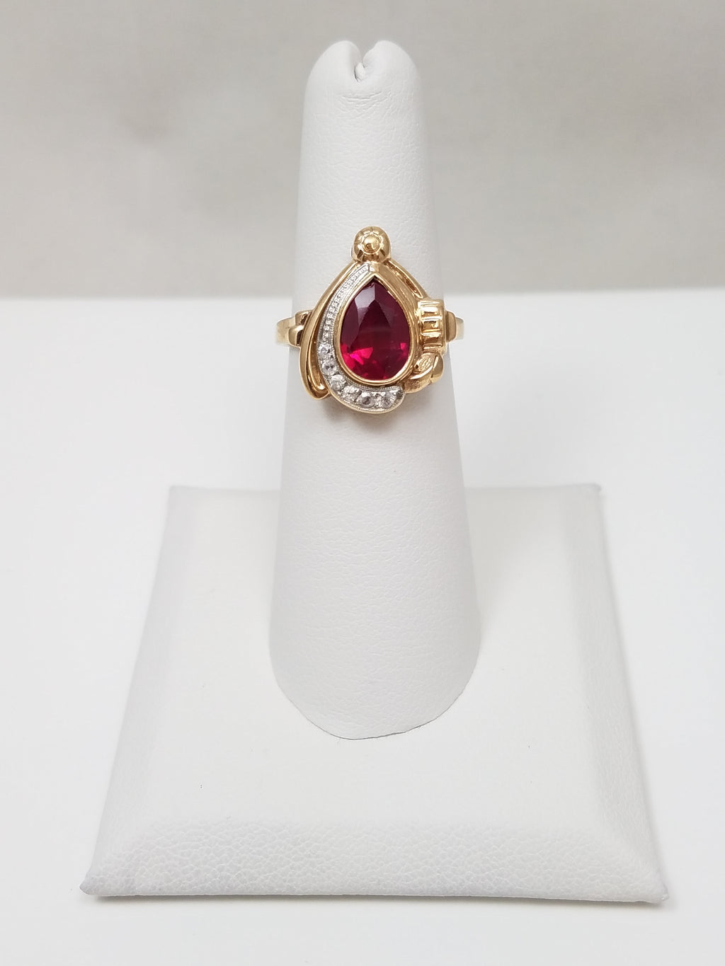 Magnificent Vintage 10k Yellow Gold Synthetic Gemstone Ring