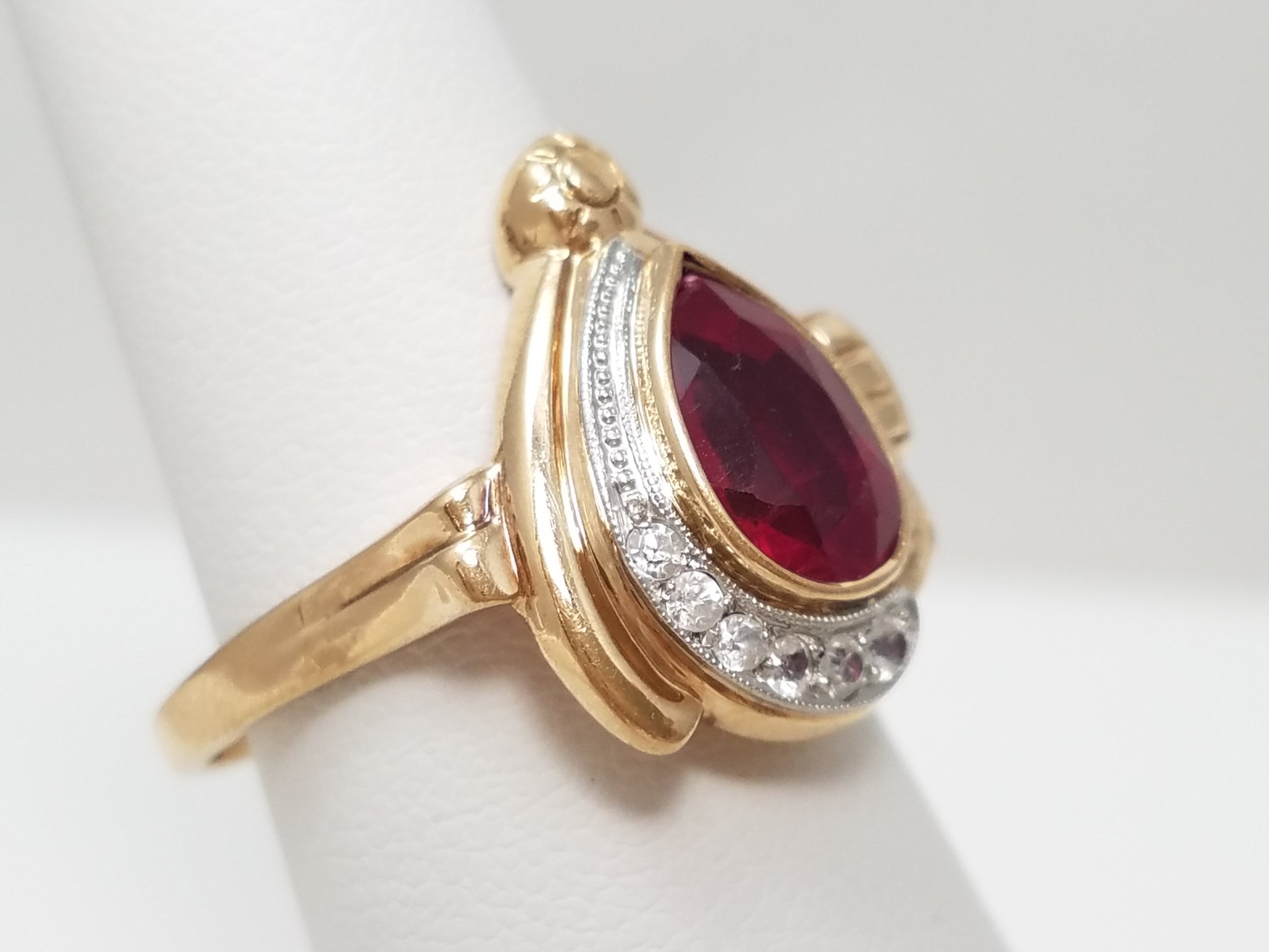 Magnificent Vintage 10k Yellow Gold Synthetic Gemstone Ring