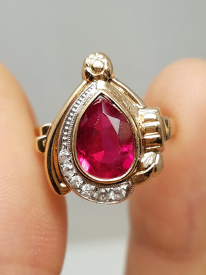 Magnificent Vintage 10k Yellow Gold Synthetic Gemstone Ring