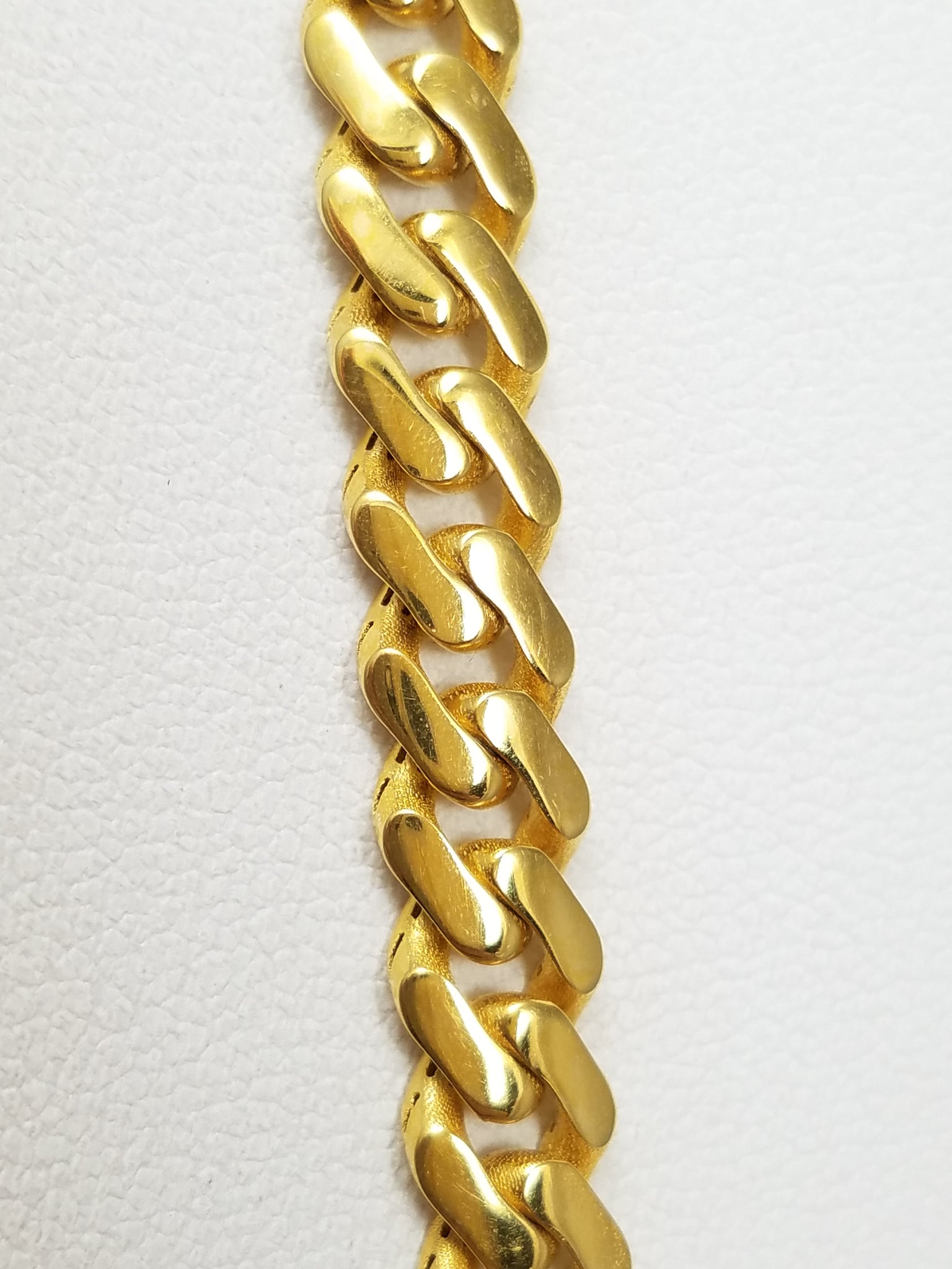 Remarkable 22" 14k Yellow Gold Hollow Curb Link Chain Necklace