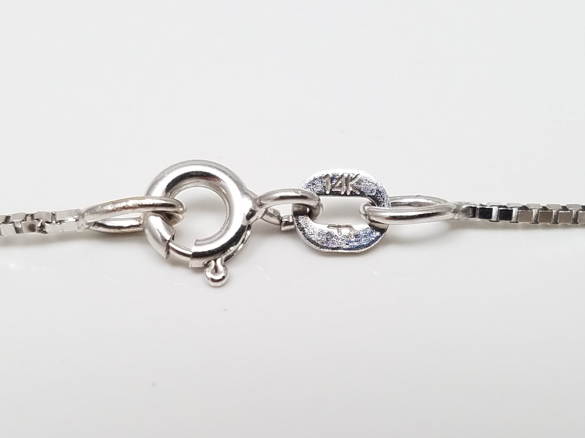Stylish 18" 14k White Gold Box Link Chain Necklace