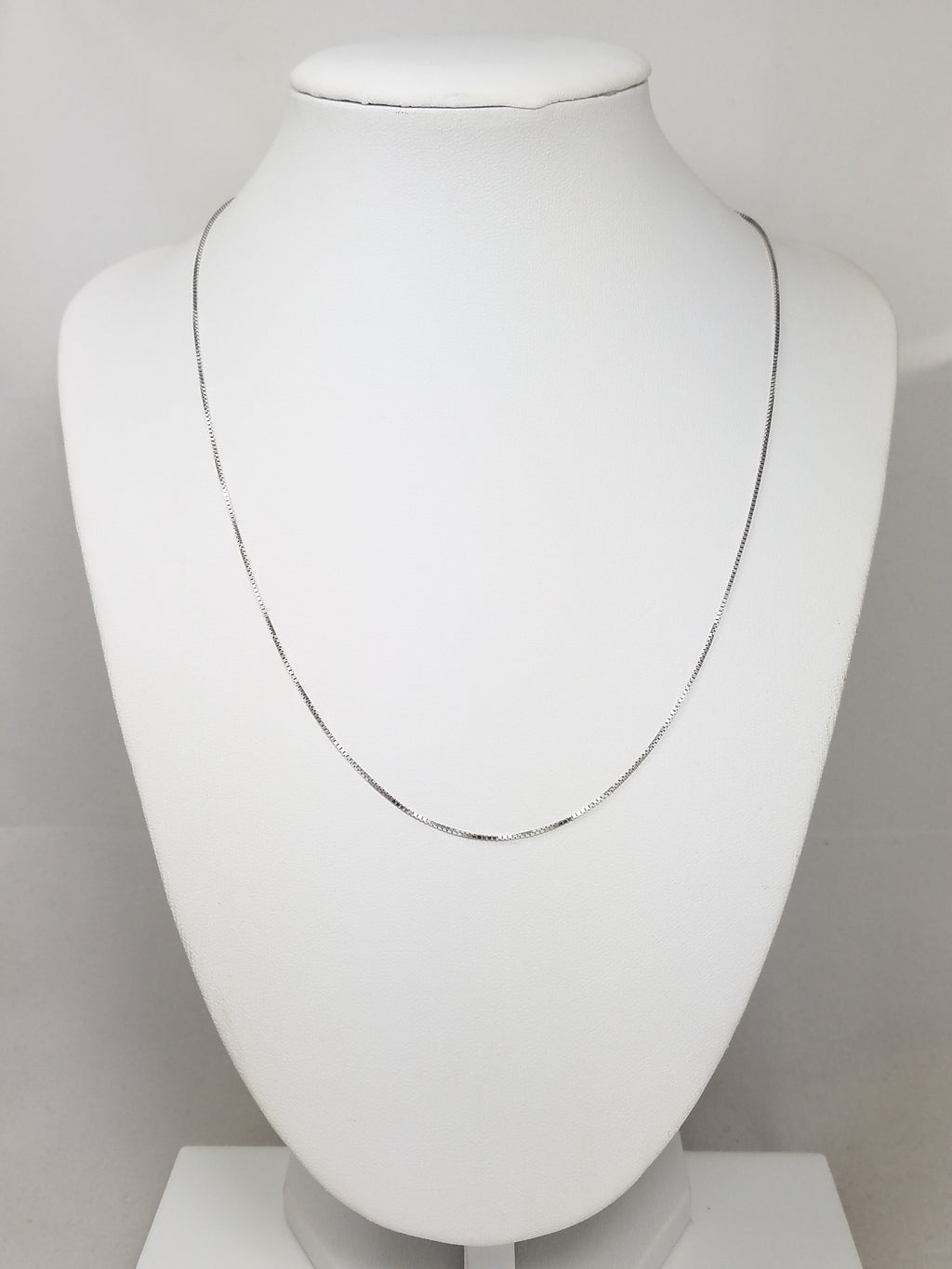 Stylish 18" 14k White Gold Box Link Chain Necklace