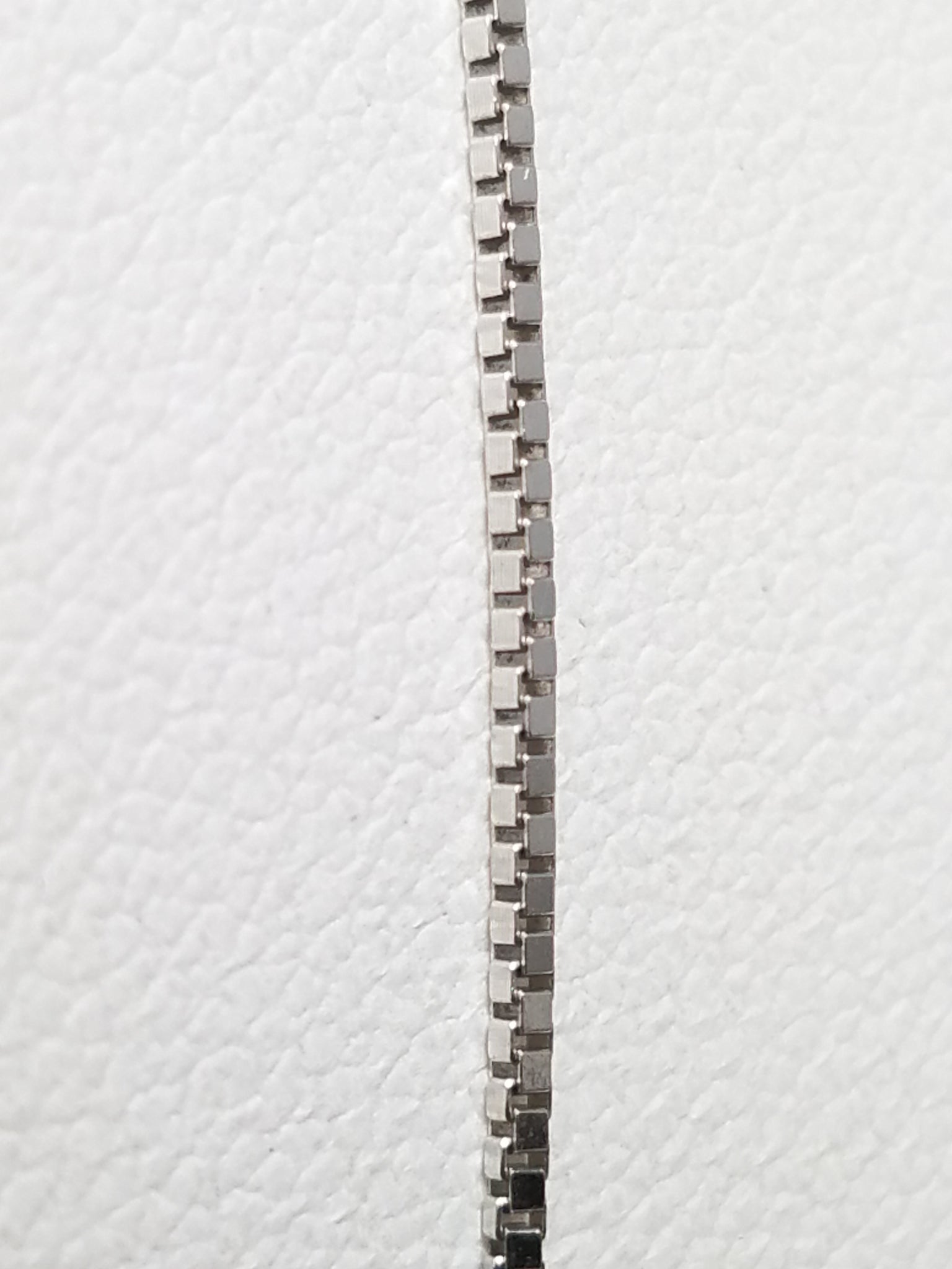 Stylish 18" 14k White Gold Box Link Chain Necklace