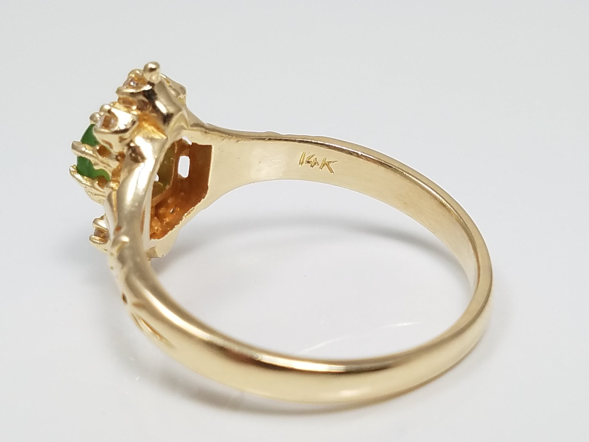 Soothing Vintage 14k Yellow Gold Natural Jade Diamond Ring