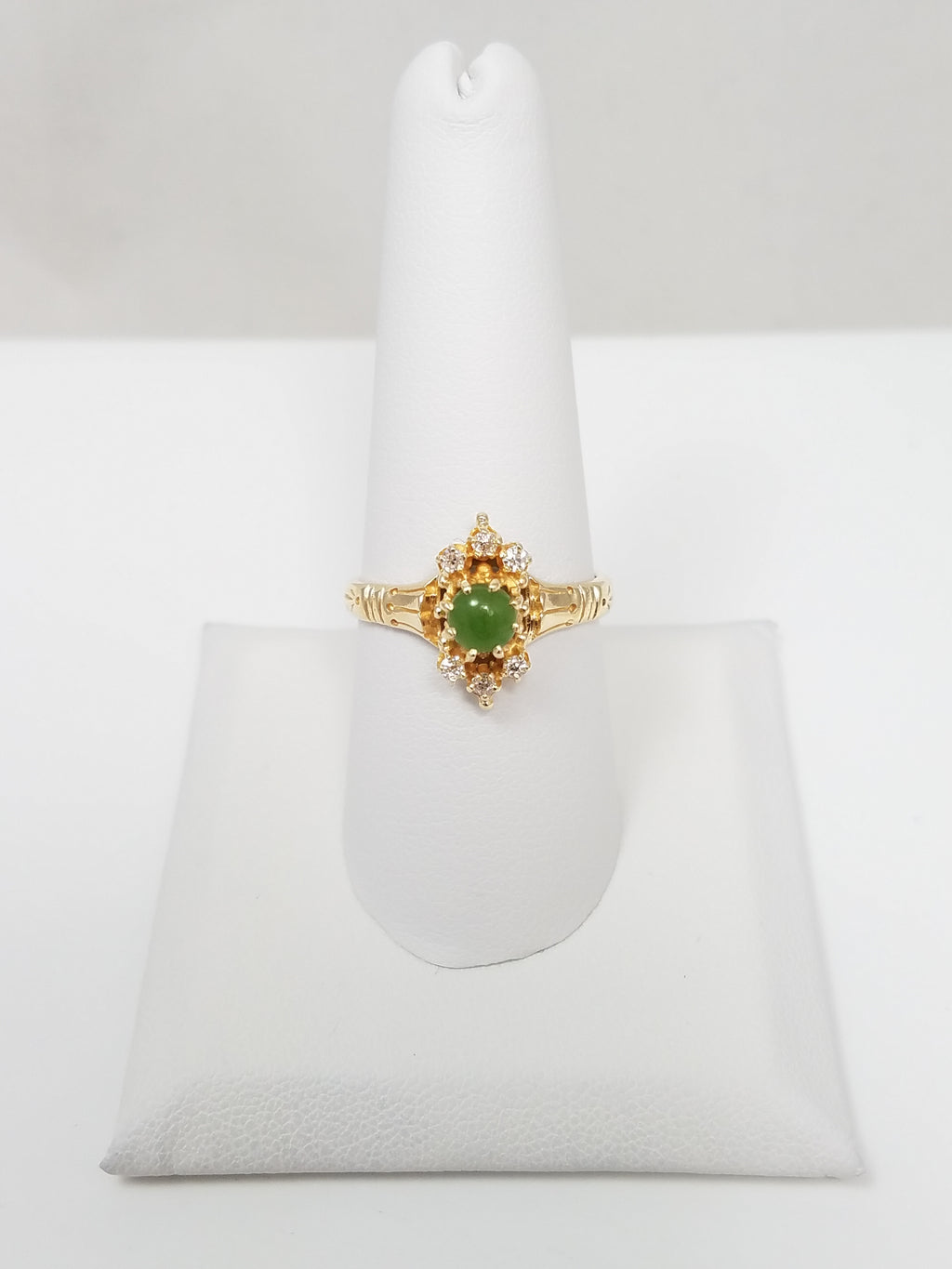 Soothing Vintage 14k Yellow Gold Natural Jade Diamond Ring