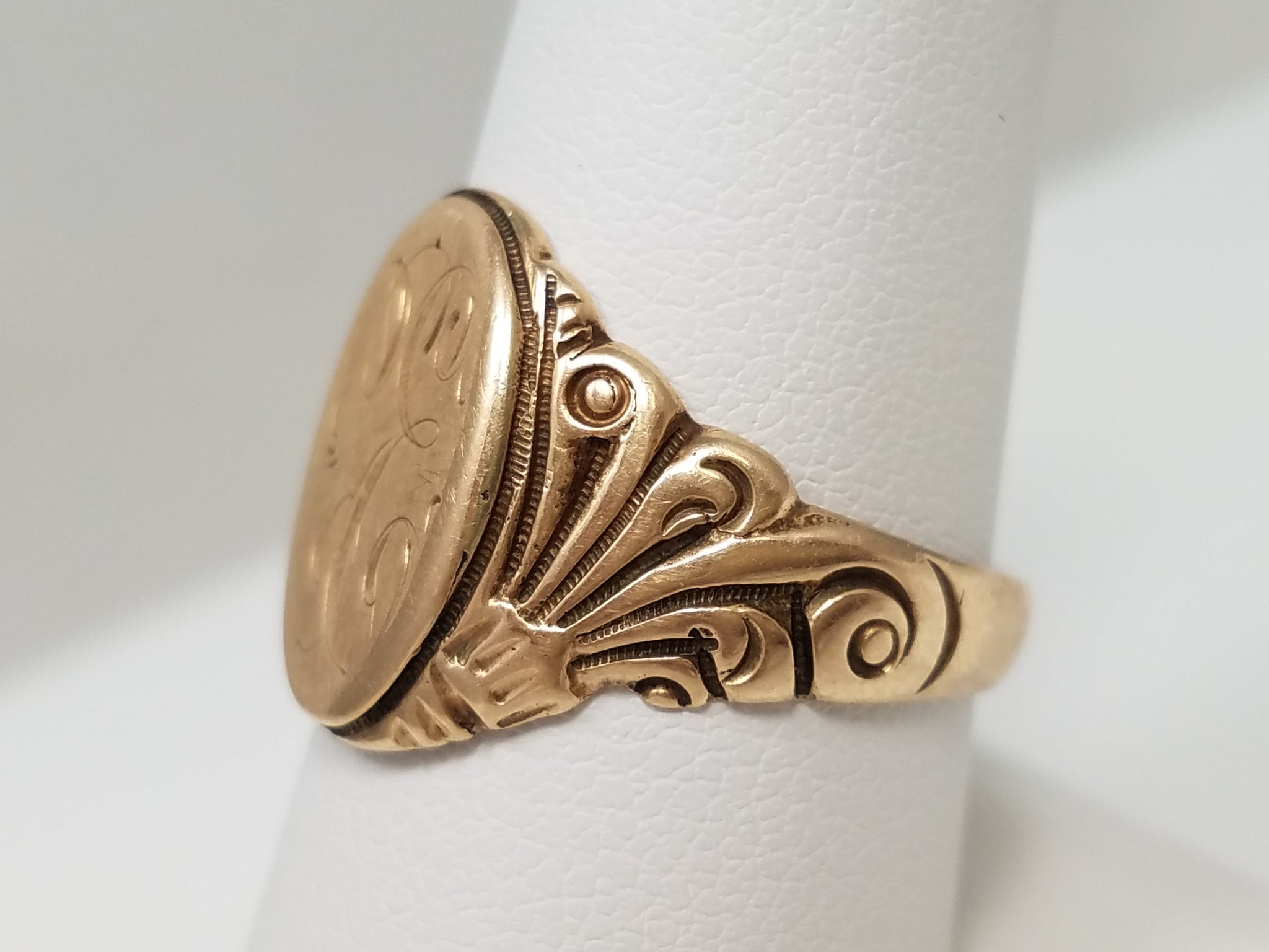 Art Nouveau 8k Yellow Gold Signet Ring