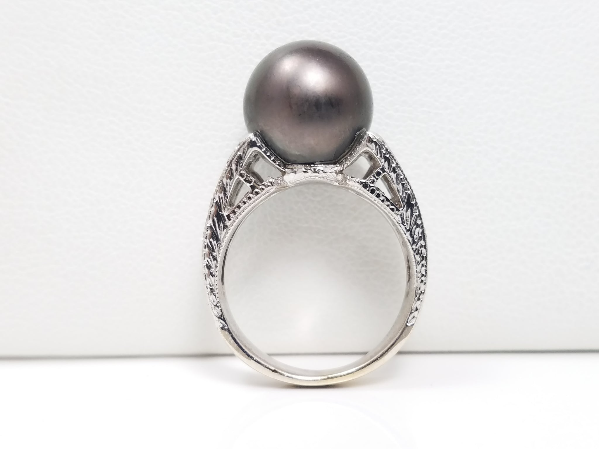 Exquisite 18k White Gold Tahitian Pearl Natural Diamond Filigree Ring