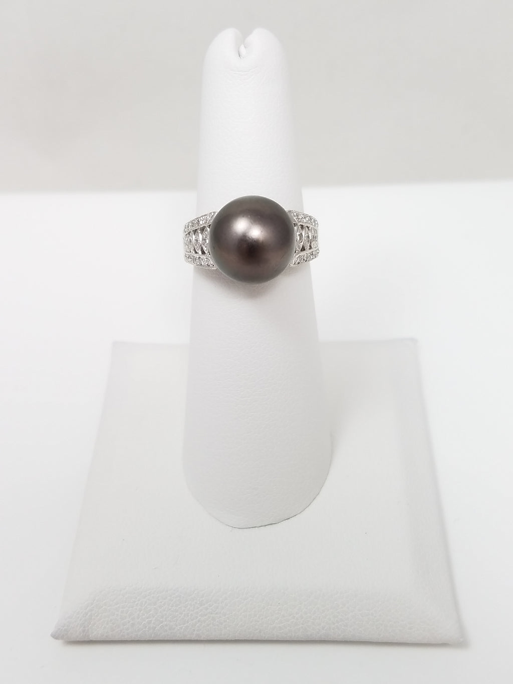 Exquisite 18k White Gold Tahitian Pearl Natural Diamond Filigree Ring