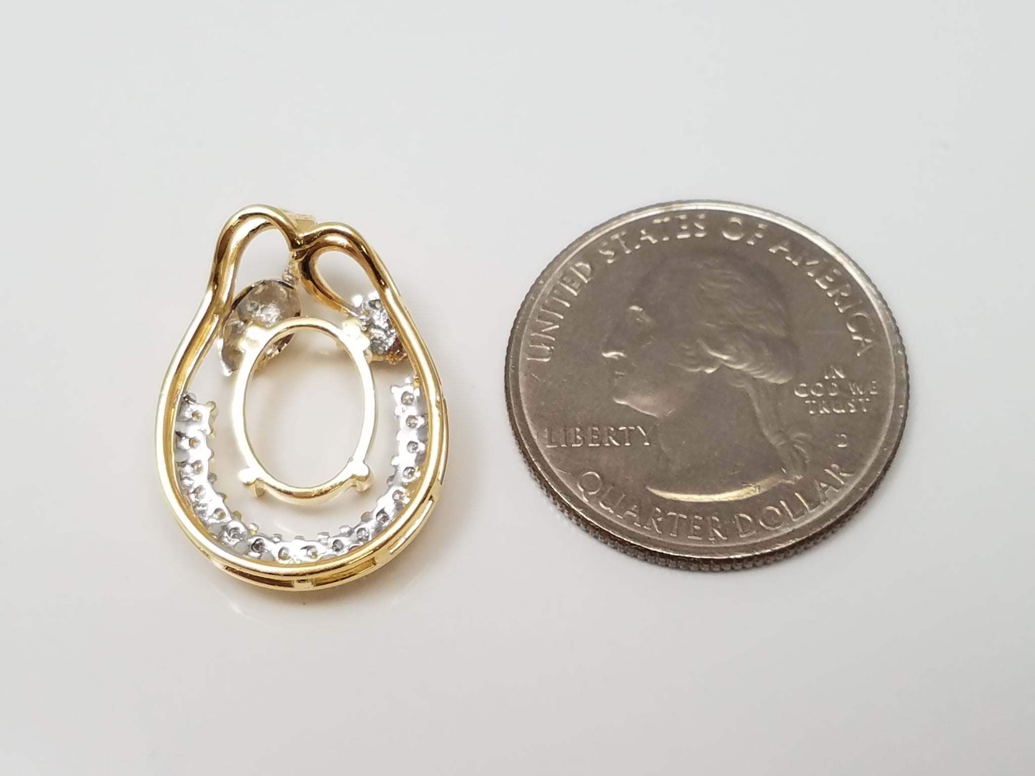 Glamorous 18k Yellow Gold Natural Diamond Pendant Mount