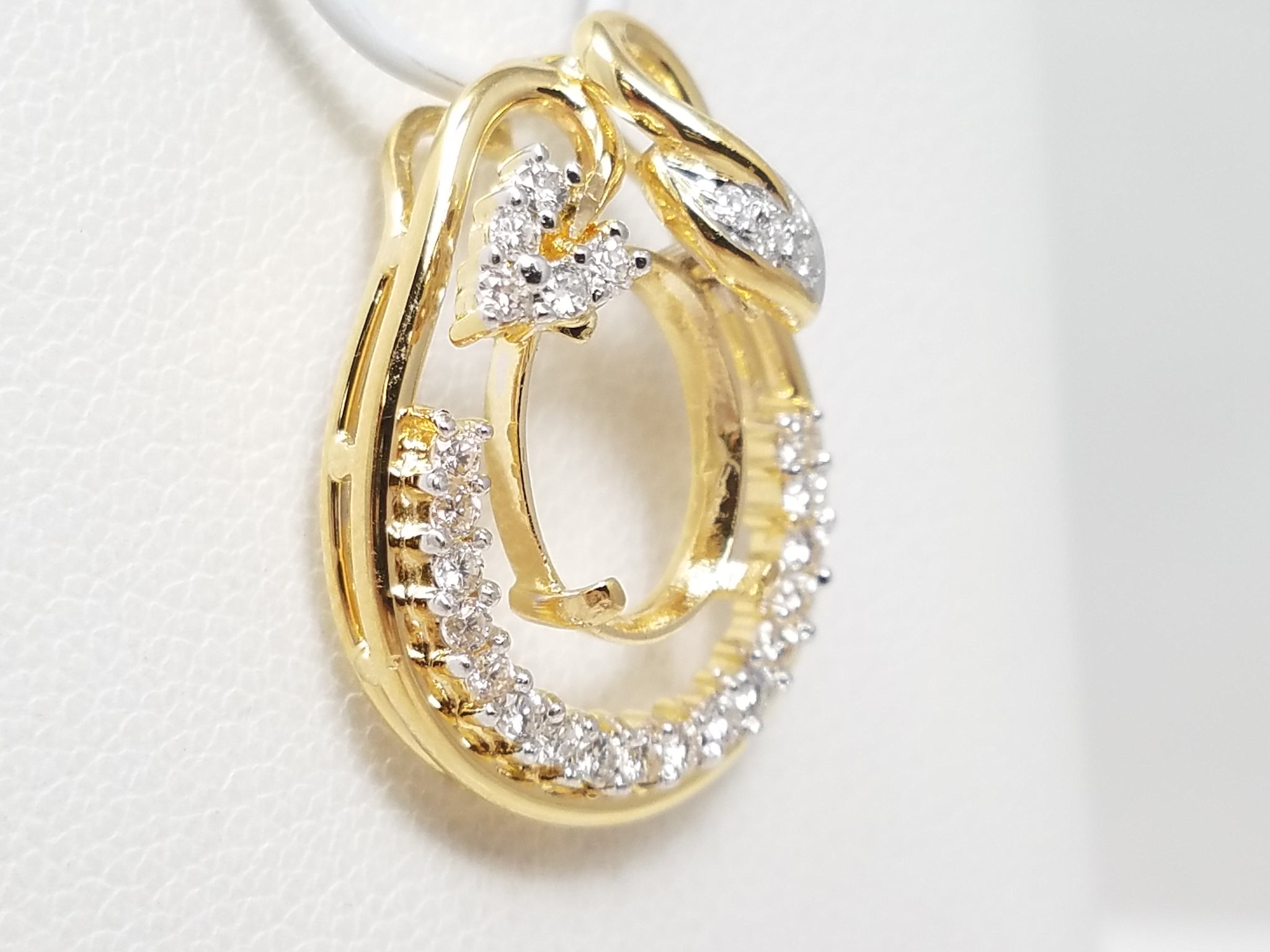 Glamorous 18k Yellow Gold Natural Diamond Pendant Mount