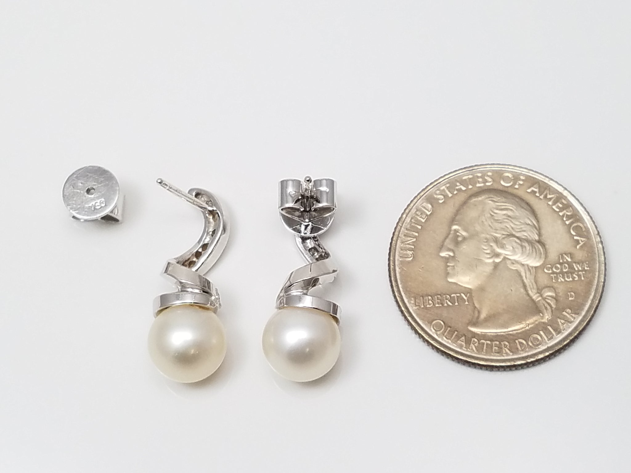 Remarkable 18k White Gold Cultured Akoya Pearl Natural Diamond Dangle Earrings