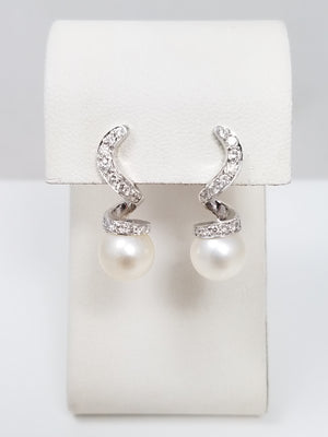 Remarkable 18k White Gold Cultured Akoya Pearl Natural Diamond Dangle Earrings