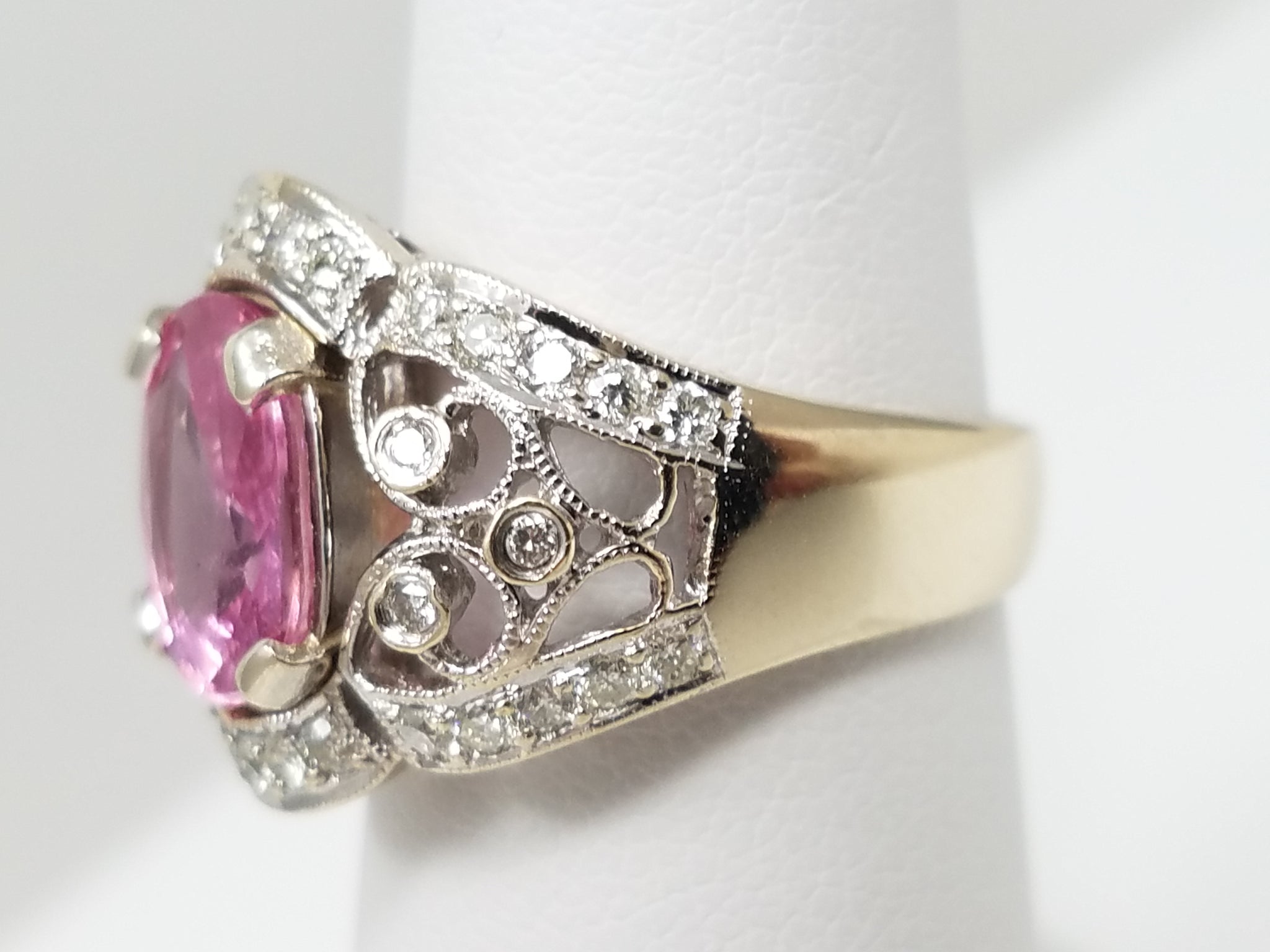 Extraordinary 18k White Gold Natural Pink Sapphire Diamond Ring