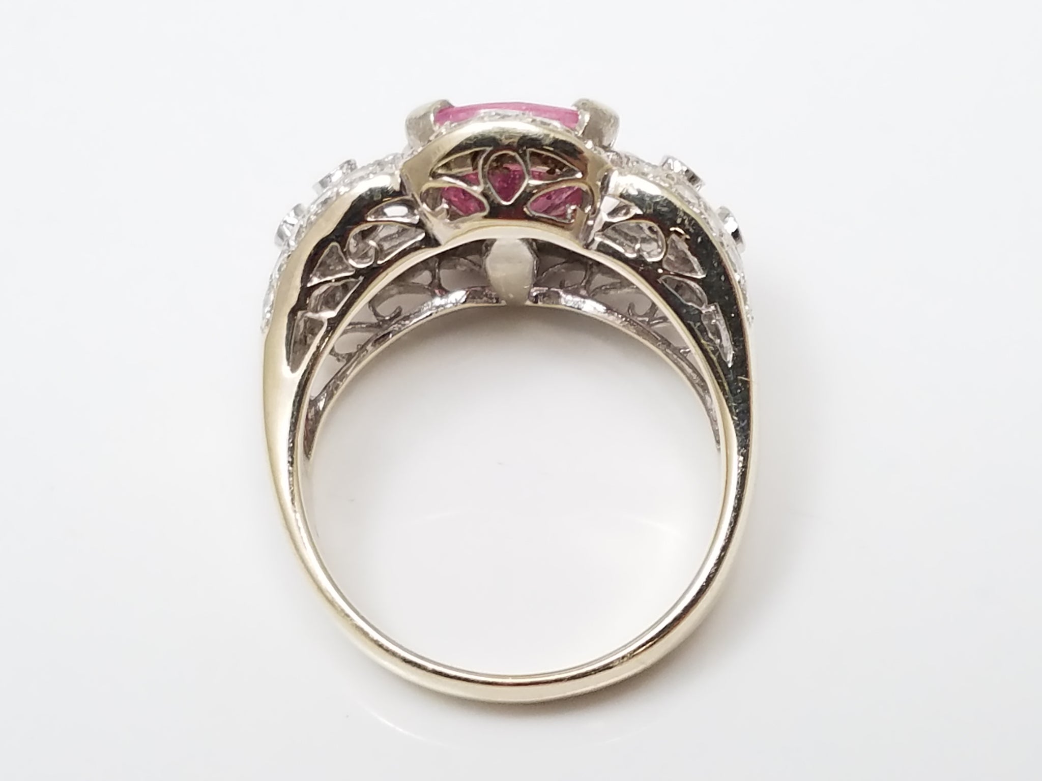 Extraordinary 18k White Gold Natural Pink Sapphire Diamond Ring