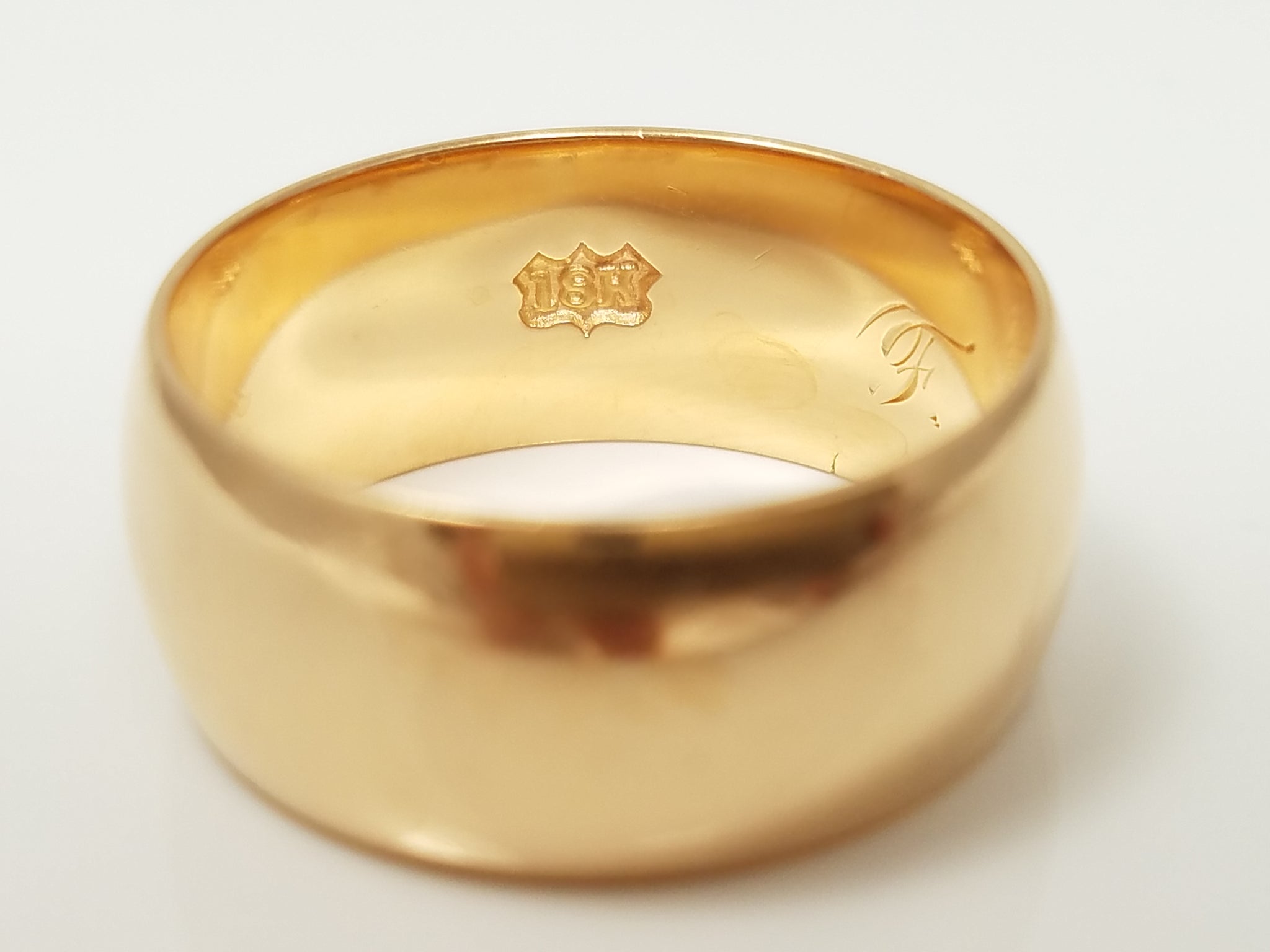 Classic 1884 Victorian 18k Yellow Gold Wedding Ring Band