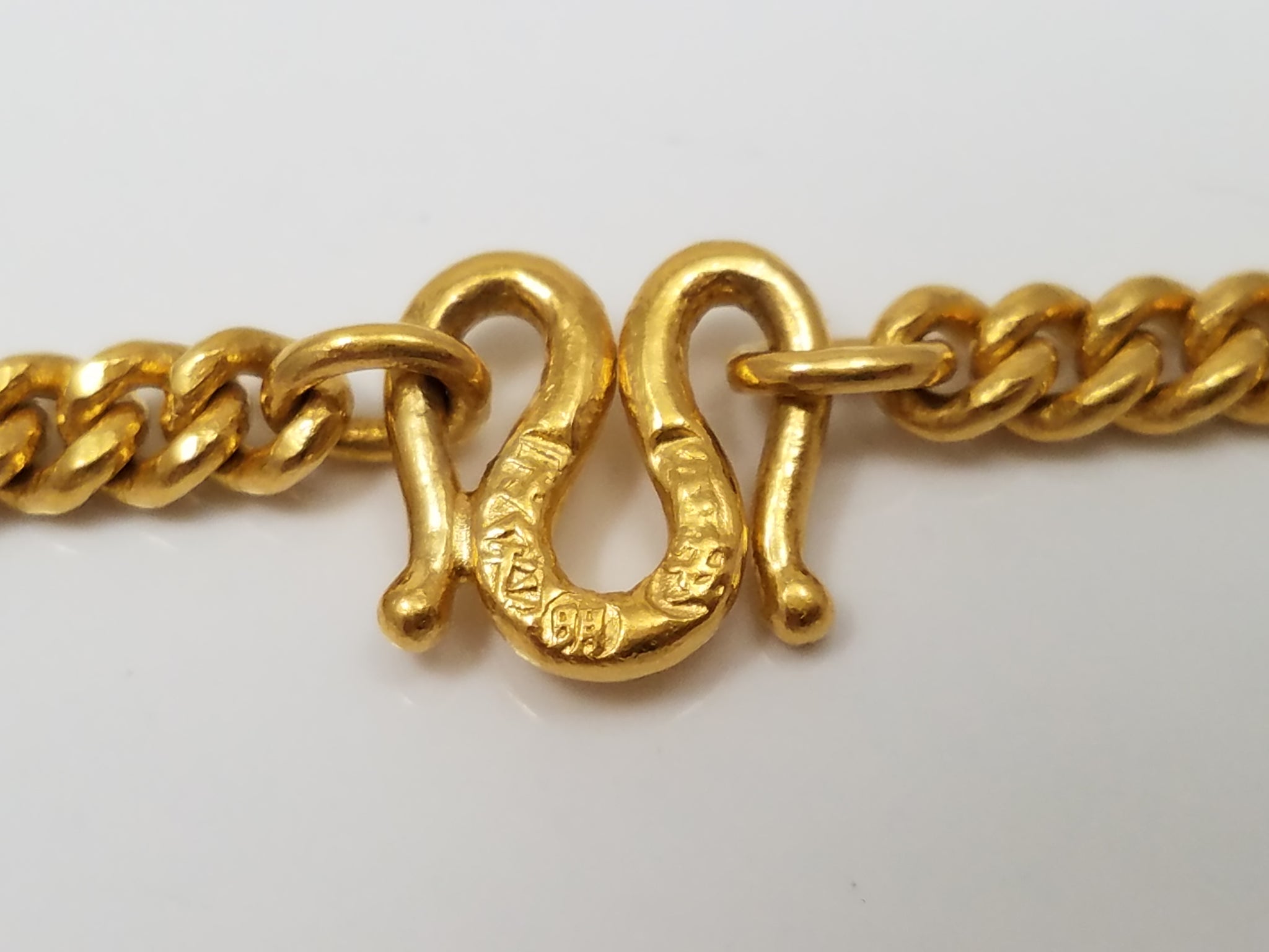 Striking 18" Solid 23.5k Yellow Gold Curb Link Chain Necklace