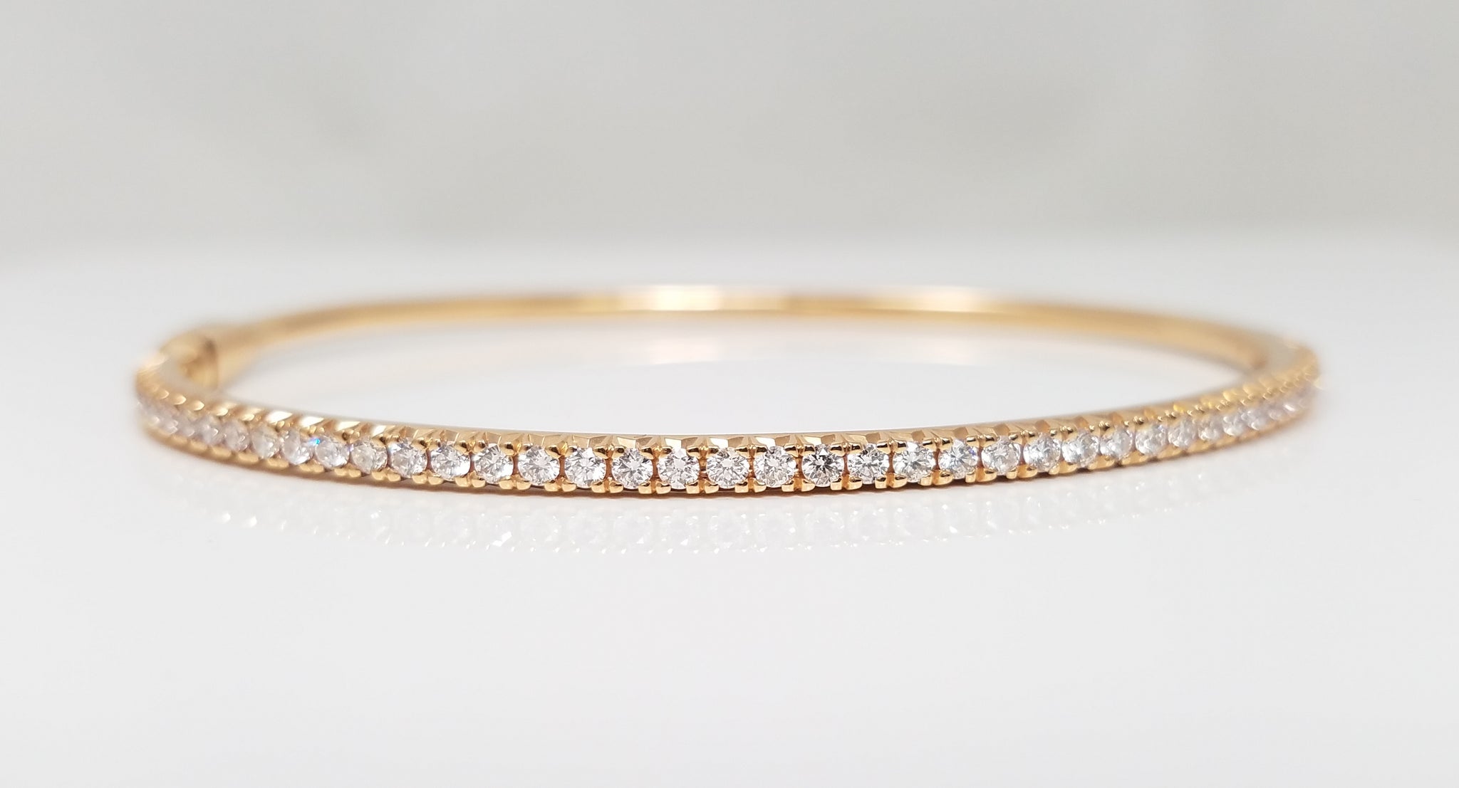$10,000 Exquisite 18k Rose Gold Tiffany & Co. Natural Diamond Bangle Bracelet