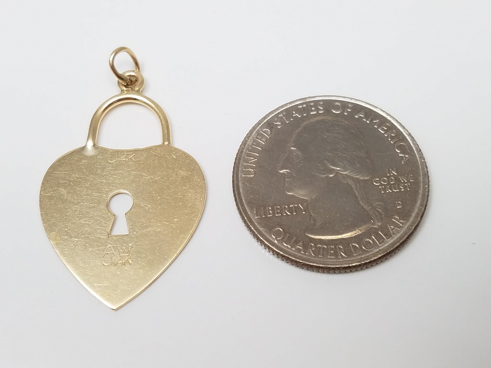 Precious Vintage 14k Yellow Gold Heart/Lock Pendant